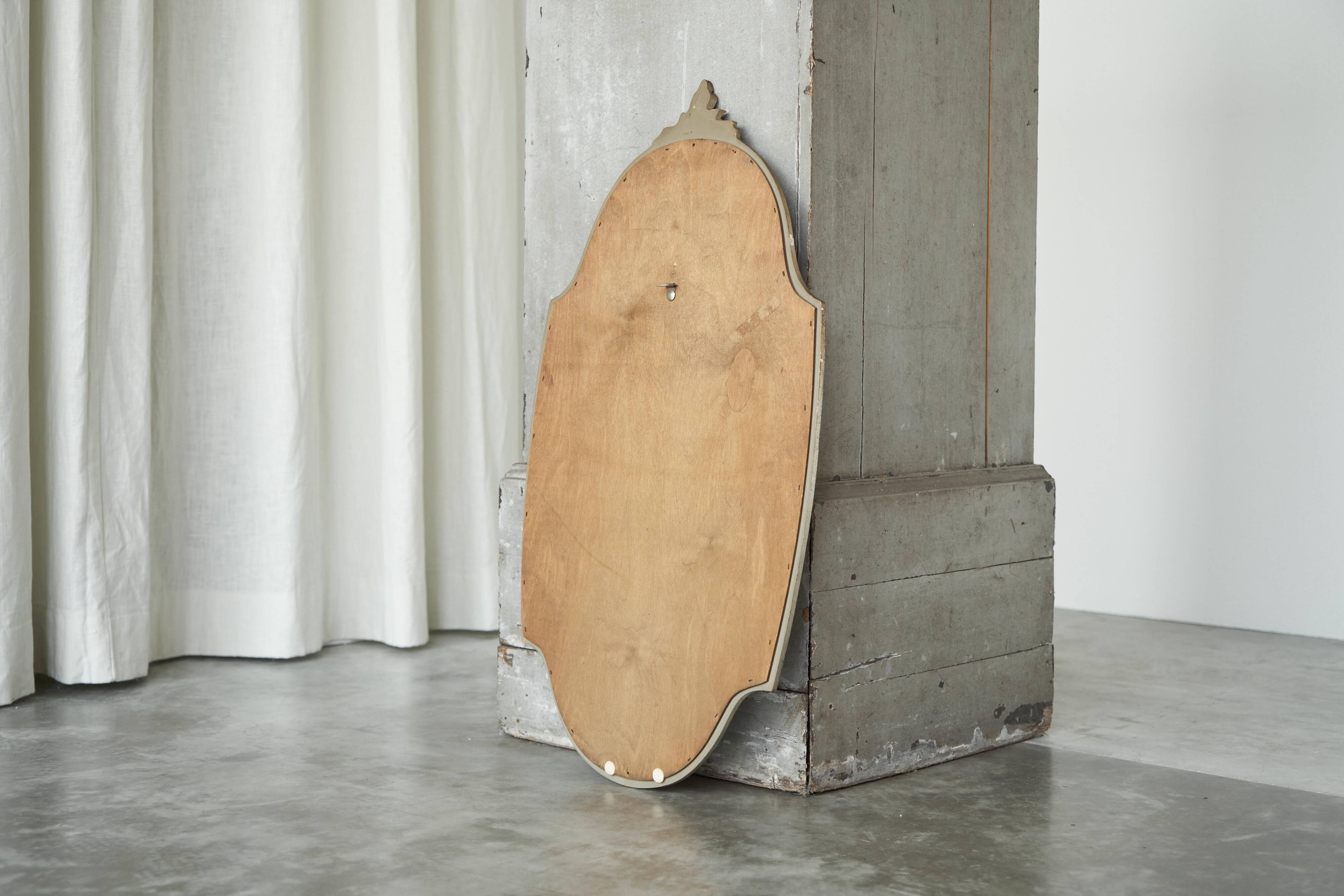 Miroir mural néoclassique en bois milieu du siècle
