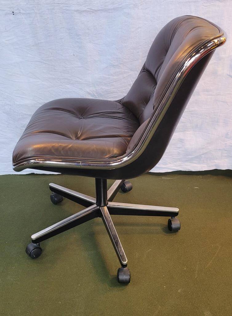 Charles Pollock armchair from the 80s – Leather, metal, plastic.