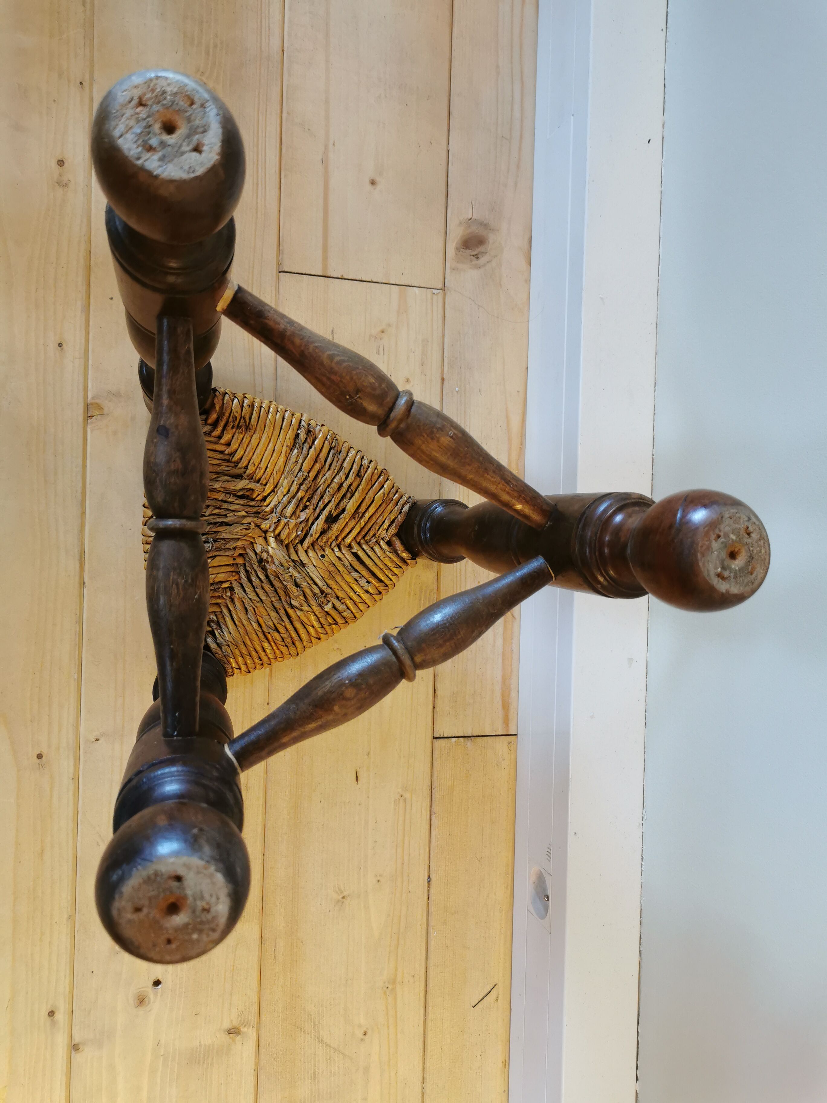Tabouret tripode paillé des années 50
