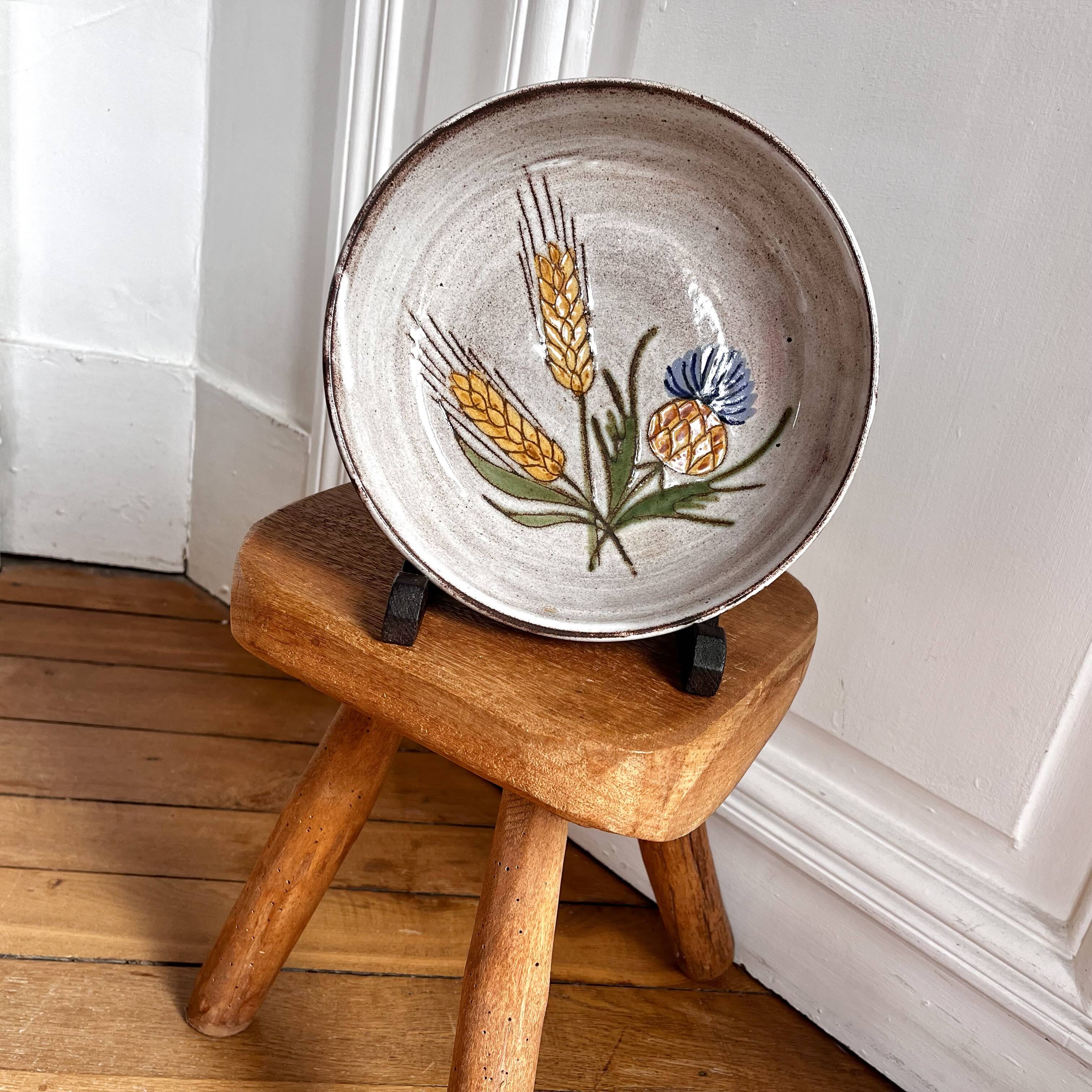 Thistle and ears of wheat salad bowl