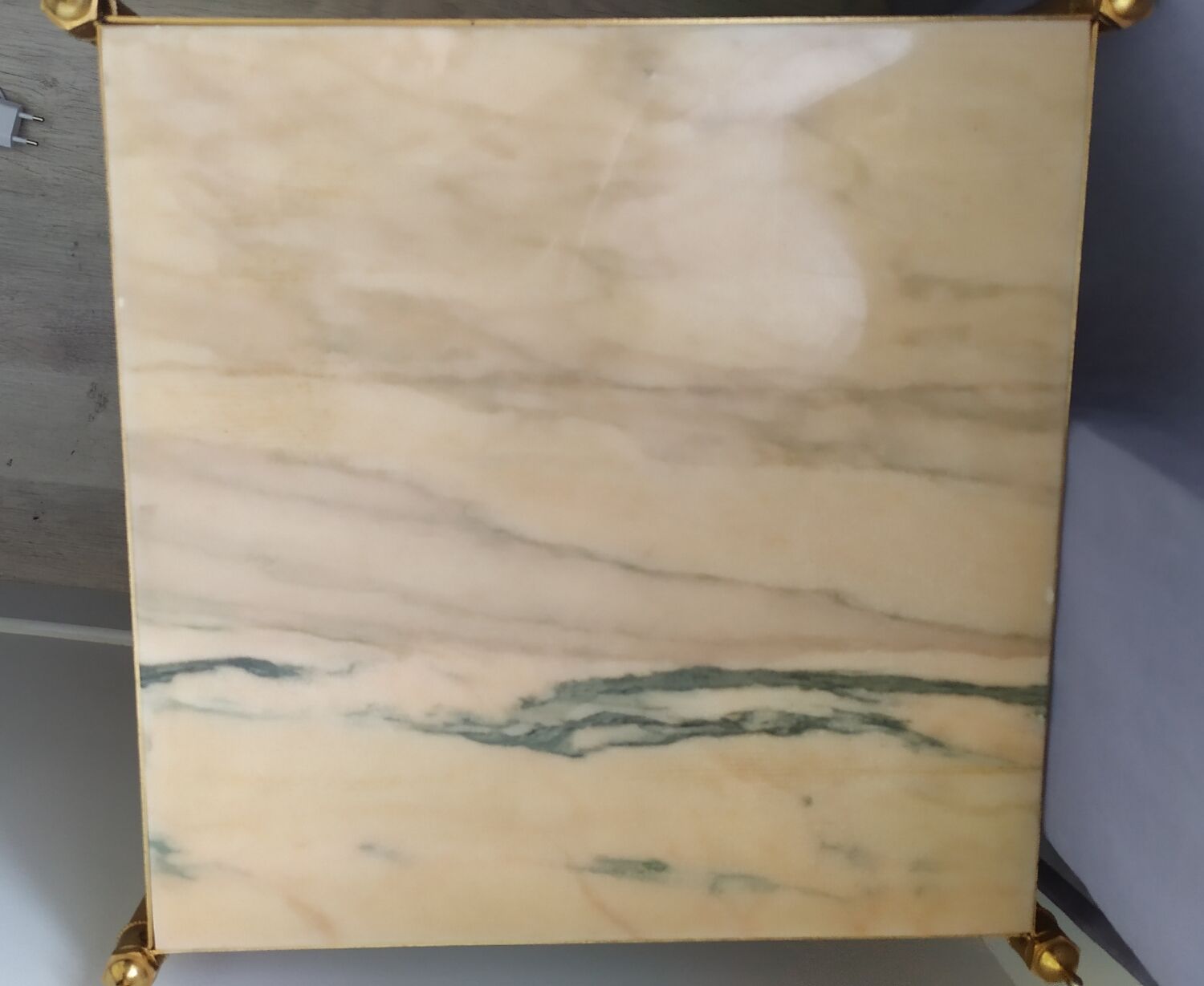 Alabaster harness brass foot