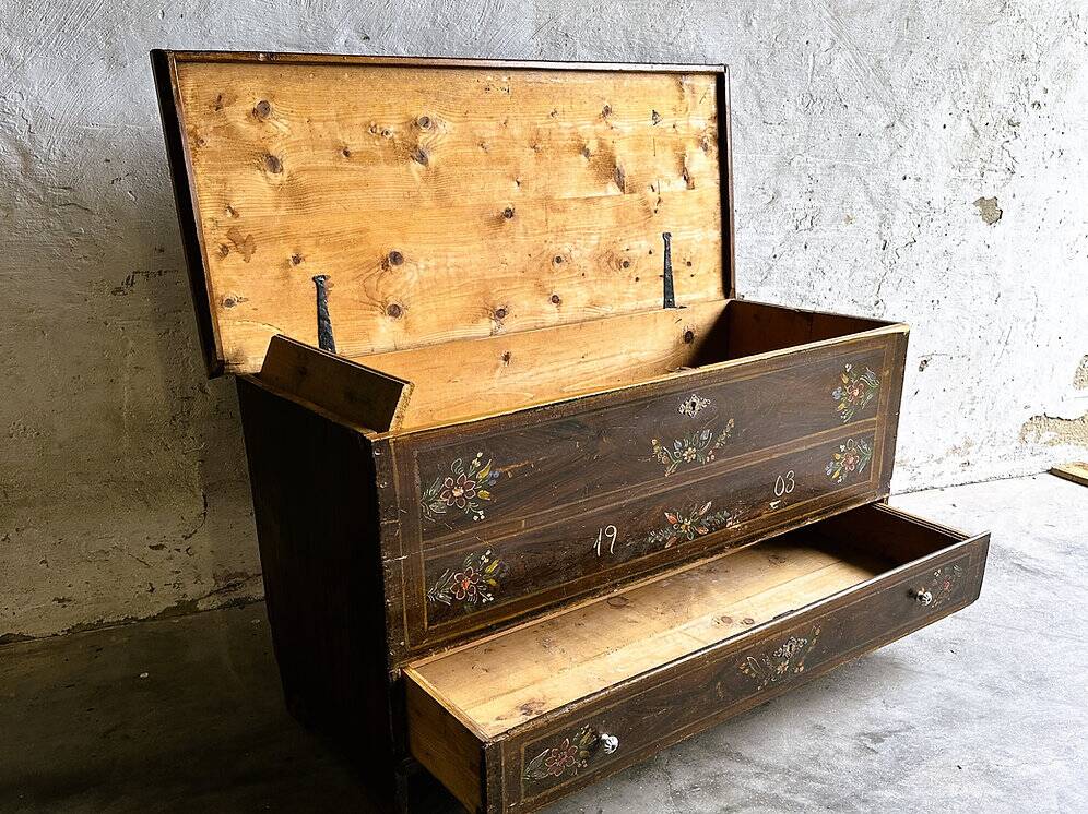 Antique 1903 French wedding chest trunk coffer, 1903 France.