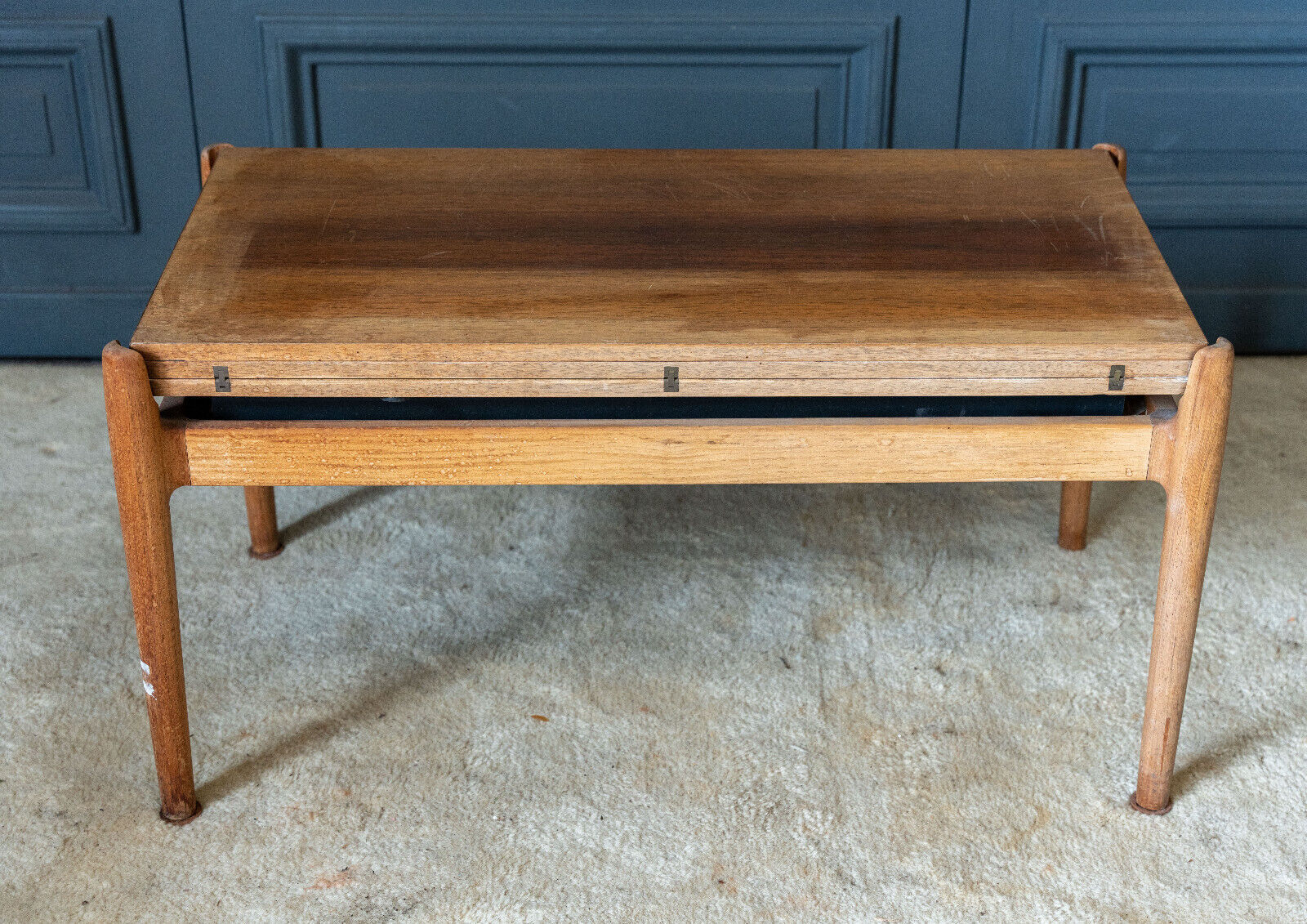 Scandinavian coffee table Smorrebrod with extendable system