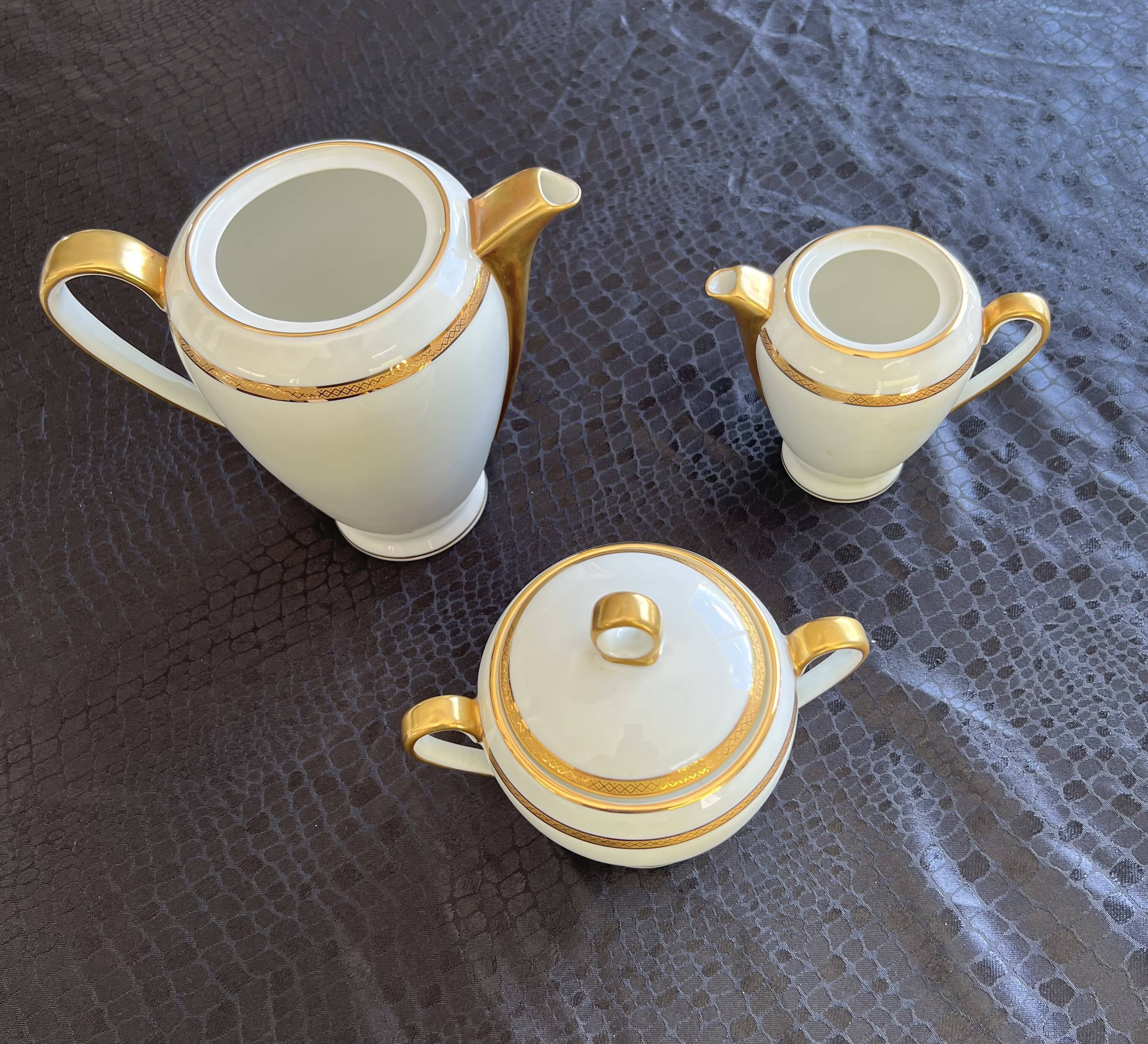 Sugar bowl, milk jug and teapot set