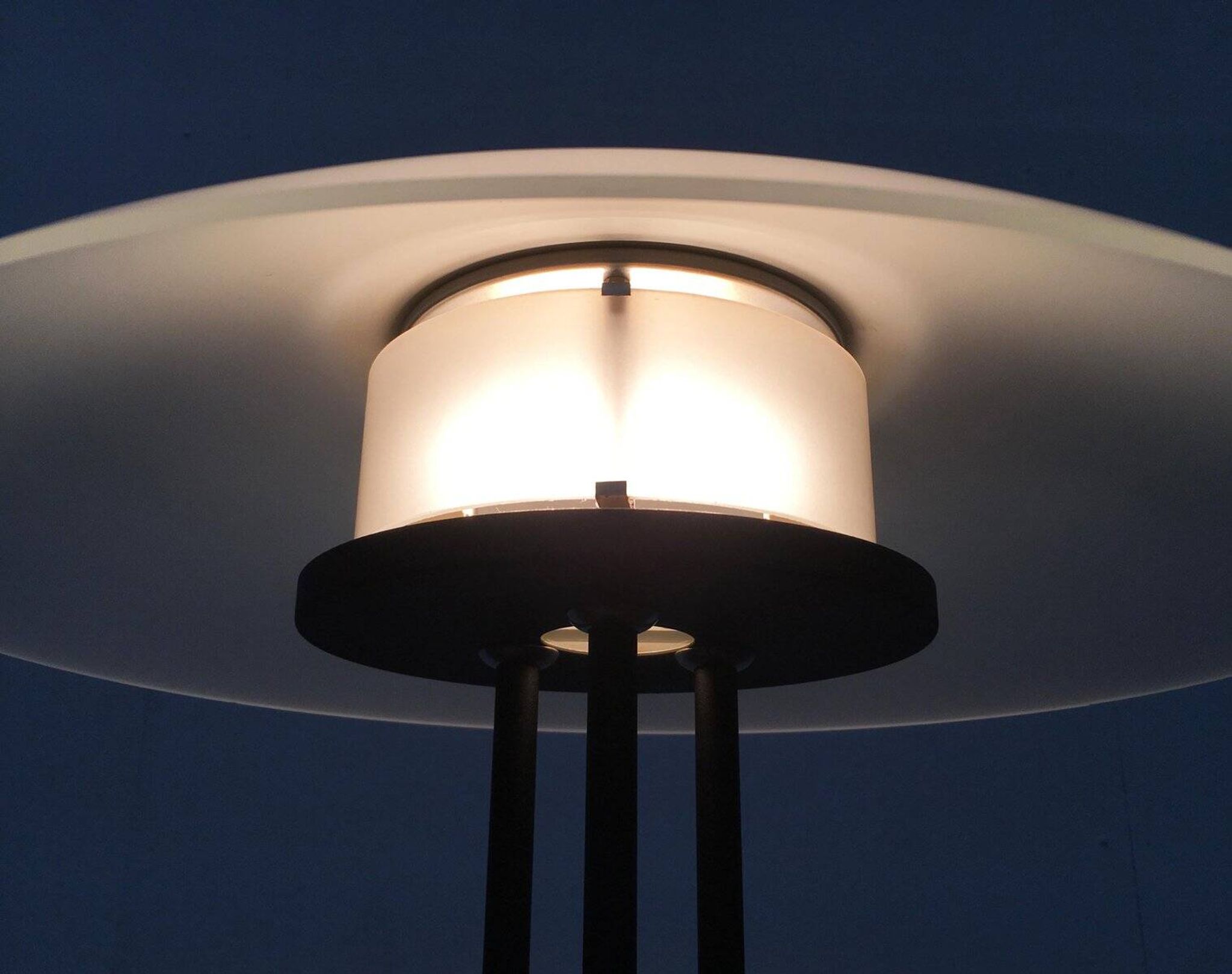 Lampe de table vintage postmoderne en verre et métal
