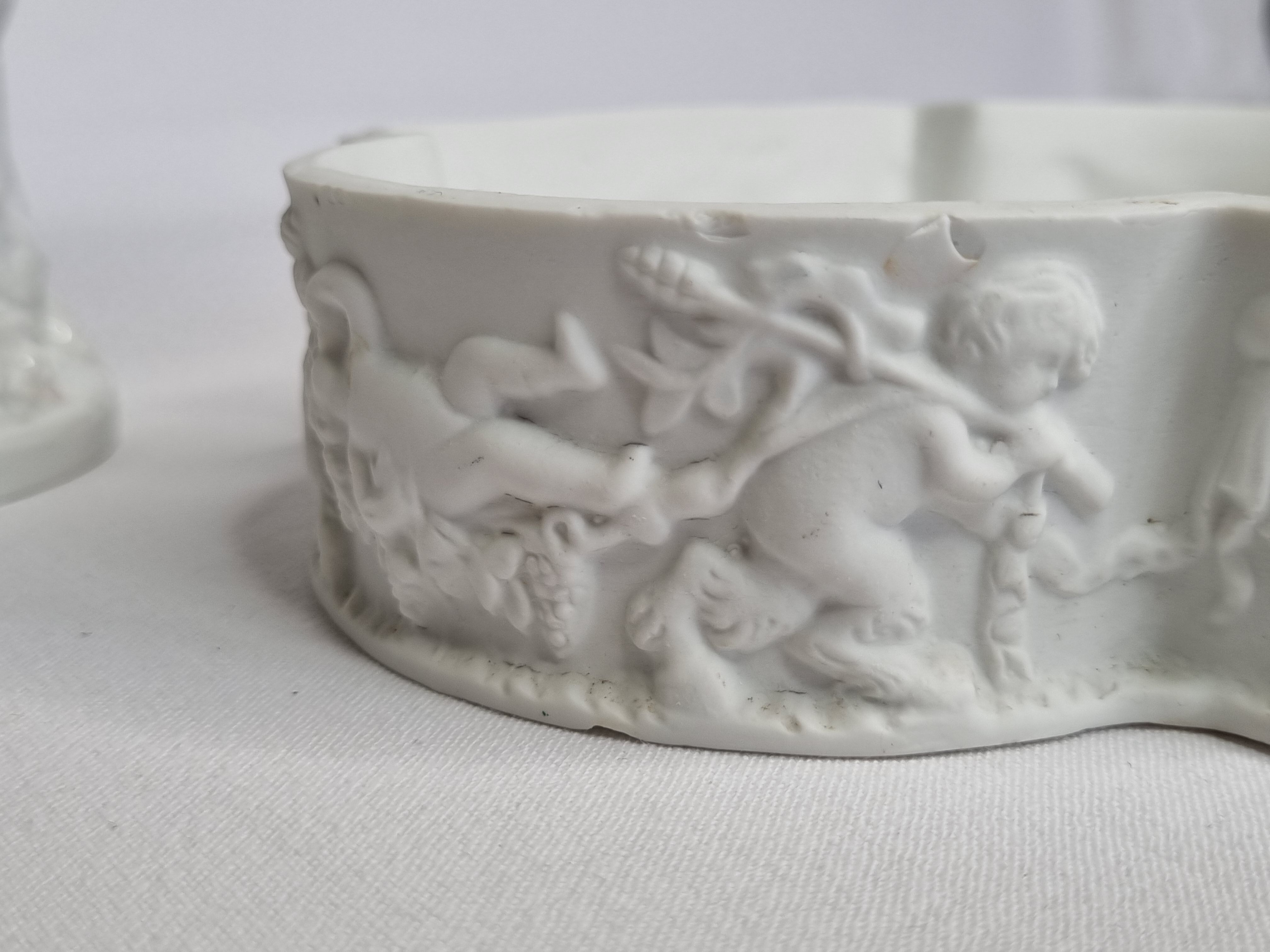 Set of two table planters in white porcelain "Capodimonte"