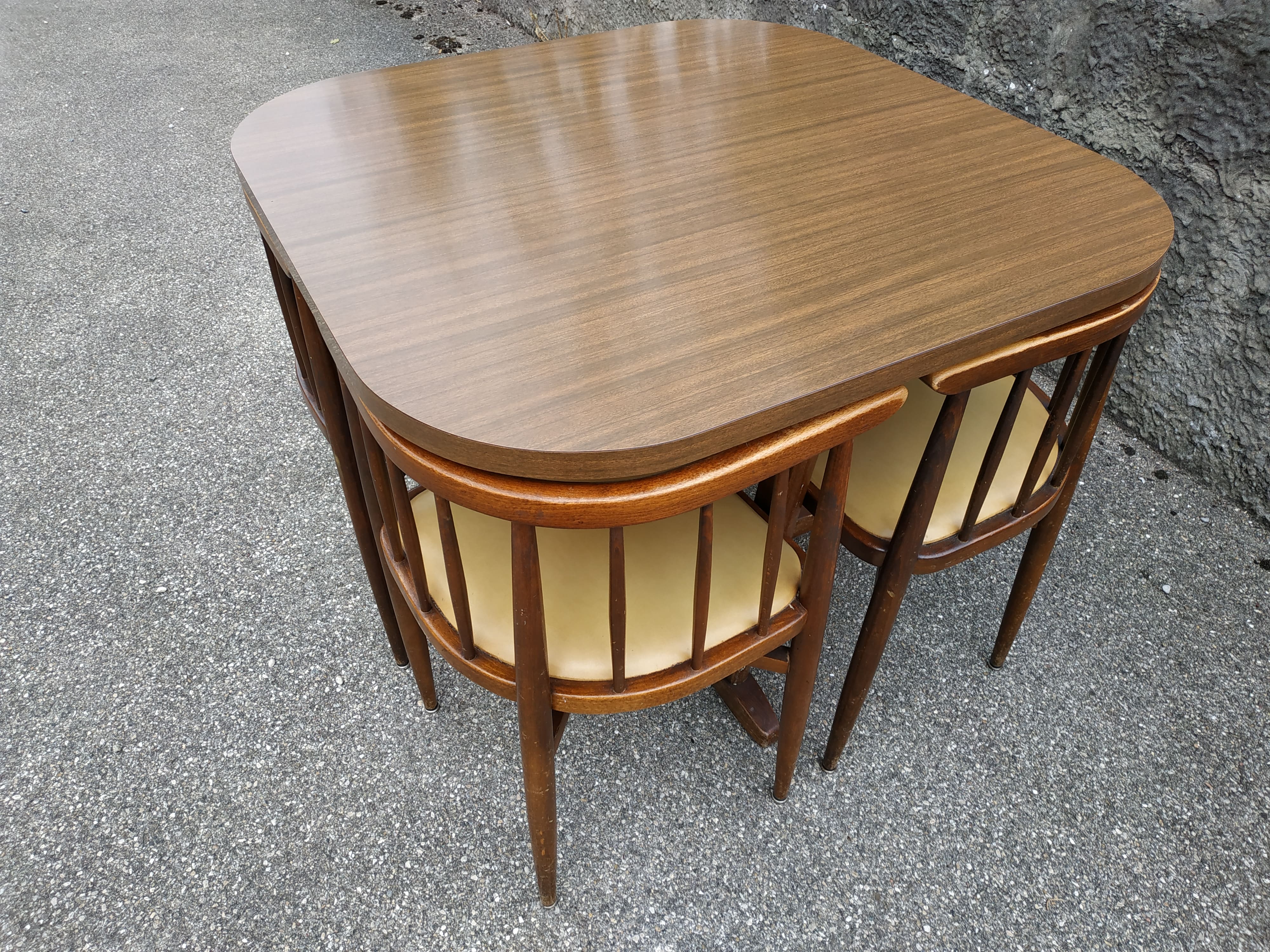 Table and chairs Thonet years 60