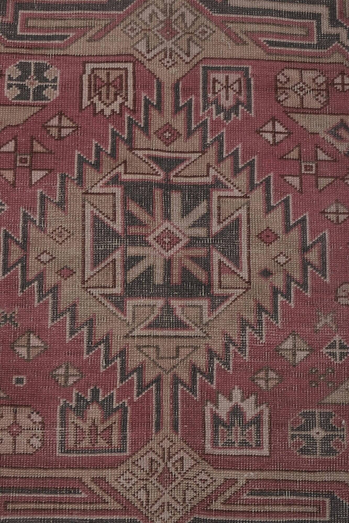 Vintage handmade Turkish rug 165x183 cm