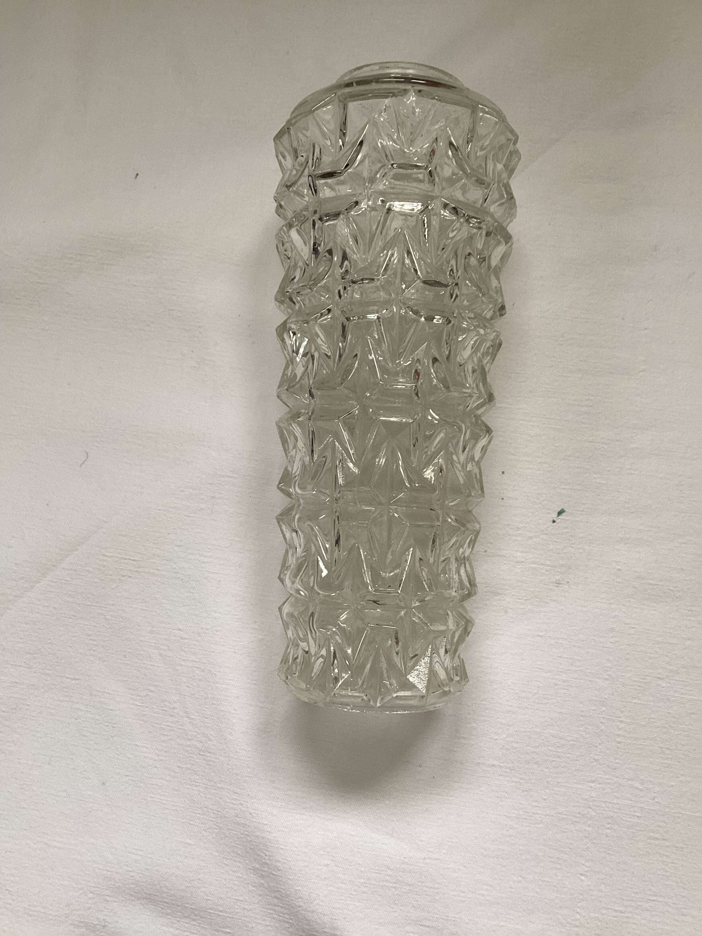 Lot de quatre tulipes en verre pressé vintage dimension : hauteur -20cm- diamètre -5,5cm-