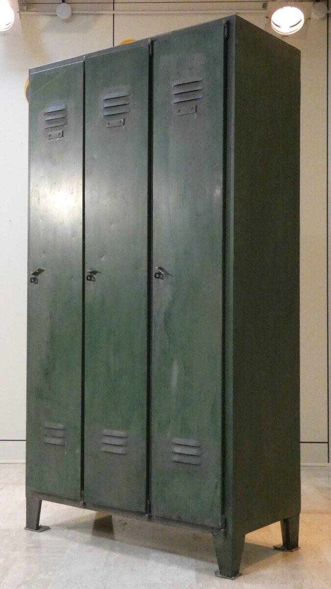 Vintage military metal cabinet from Officina Di Ricerca, Italy, 1960s.
