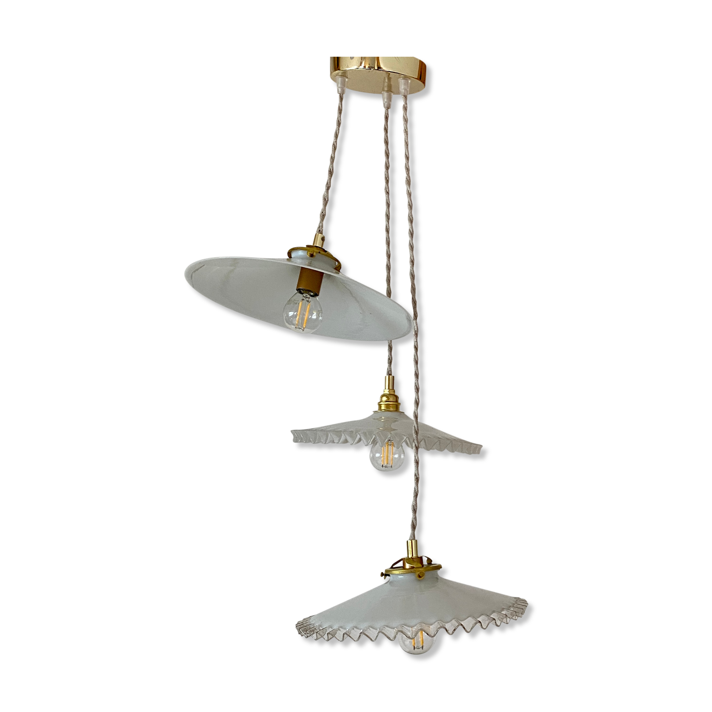 Suspension cascade three lights vintage lampshade in white opaline