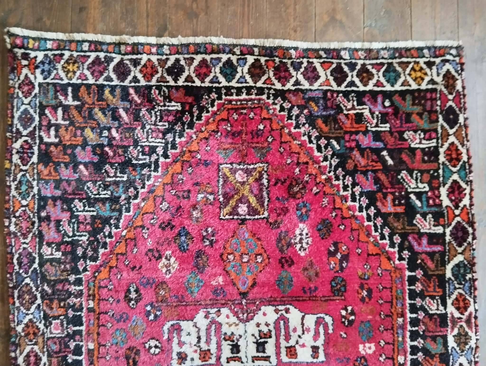 Handmade Persian Shiraz rug 168x111cm