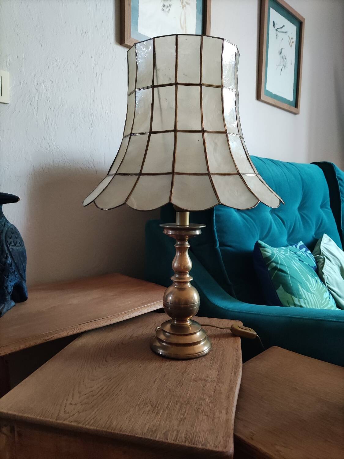 Large pagoda table lamp to place mother-of-pearl capiz brass base