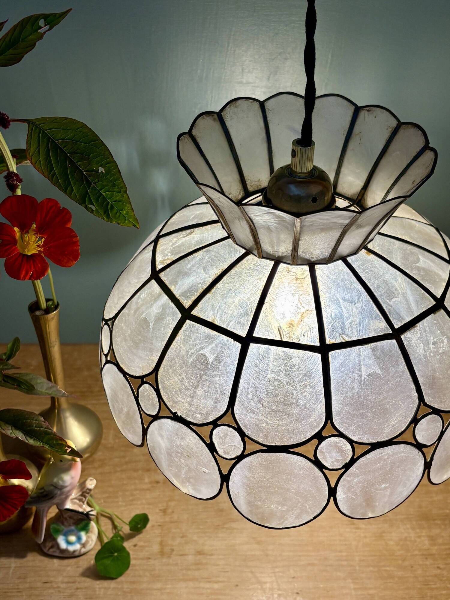 Vintage pearl pendant light