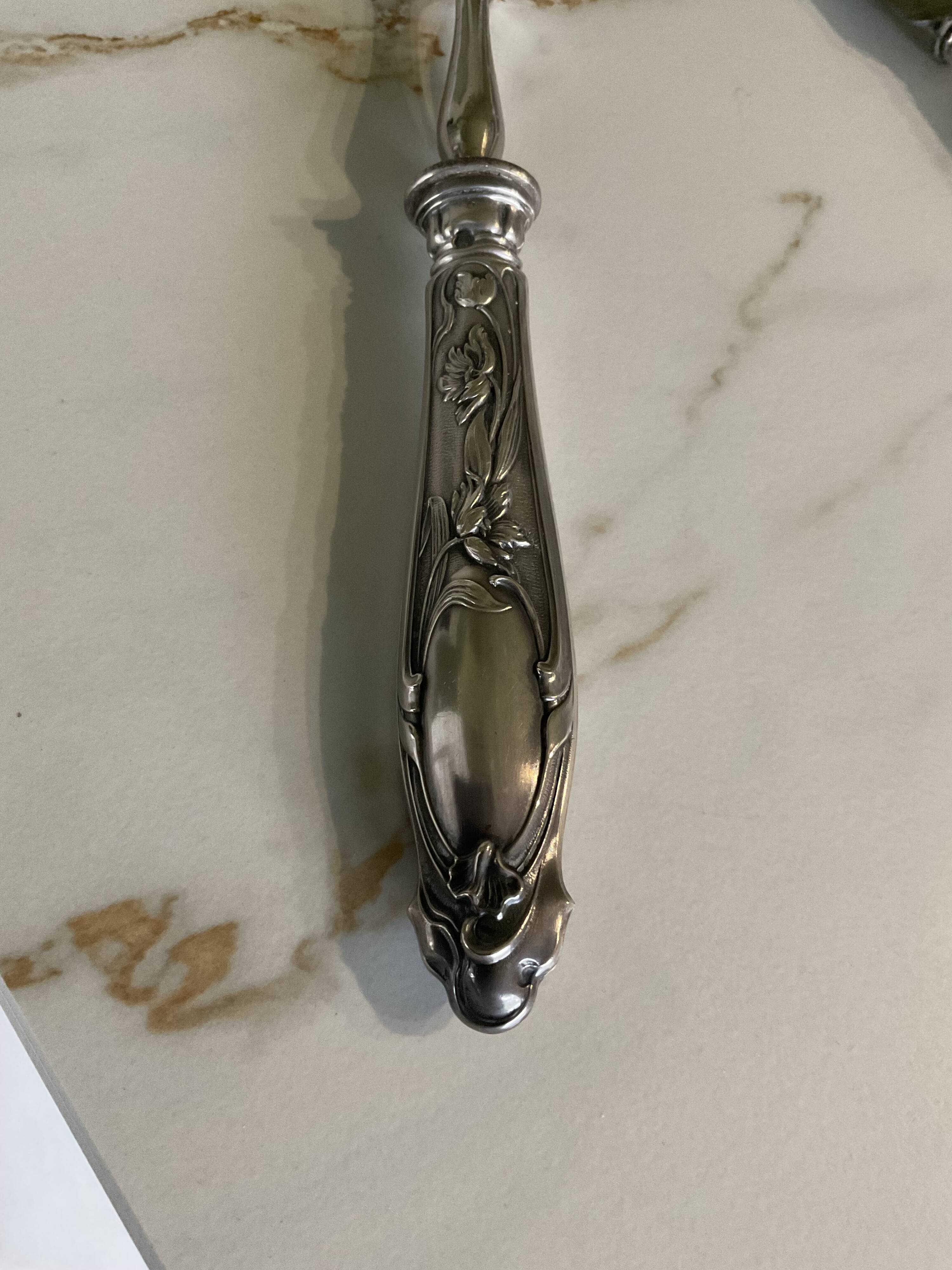 Leg cutlery set. Silver handles.