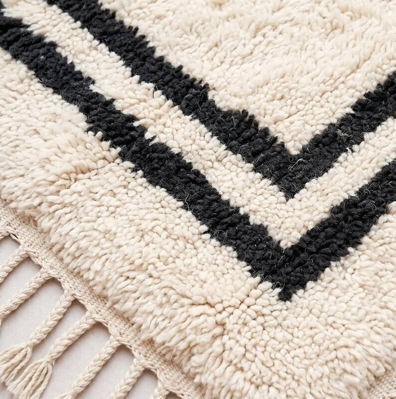 Handmade Moroccan rug in natural wool 200cm x 300cm