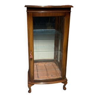 Vitrine en bois avec deux étagères en verre