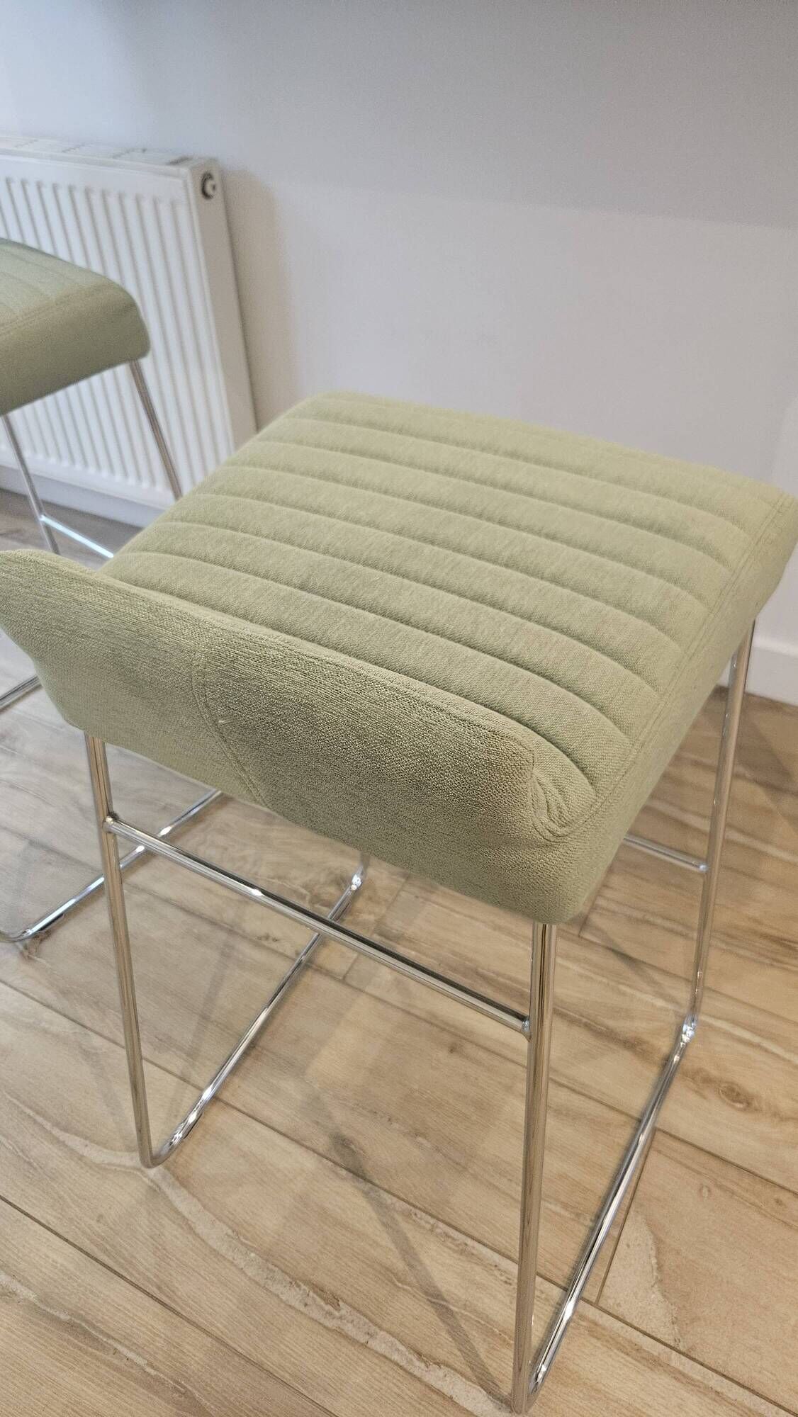 Pair of designer bar stools Allermuir – Model Tommo