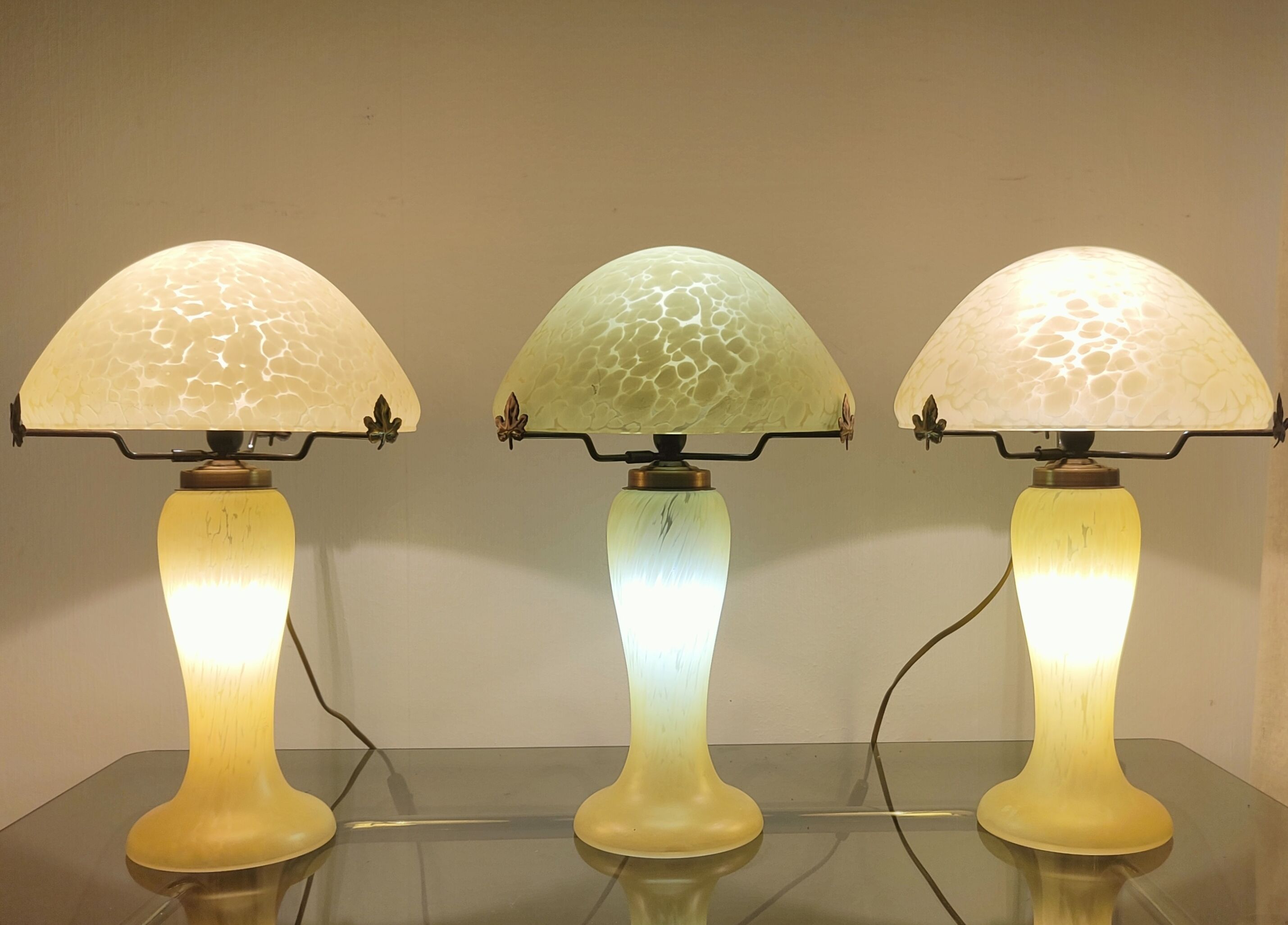 Mushroom trio lamps in glass paste 1980