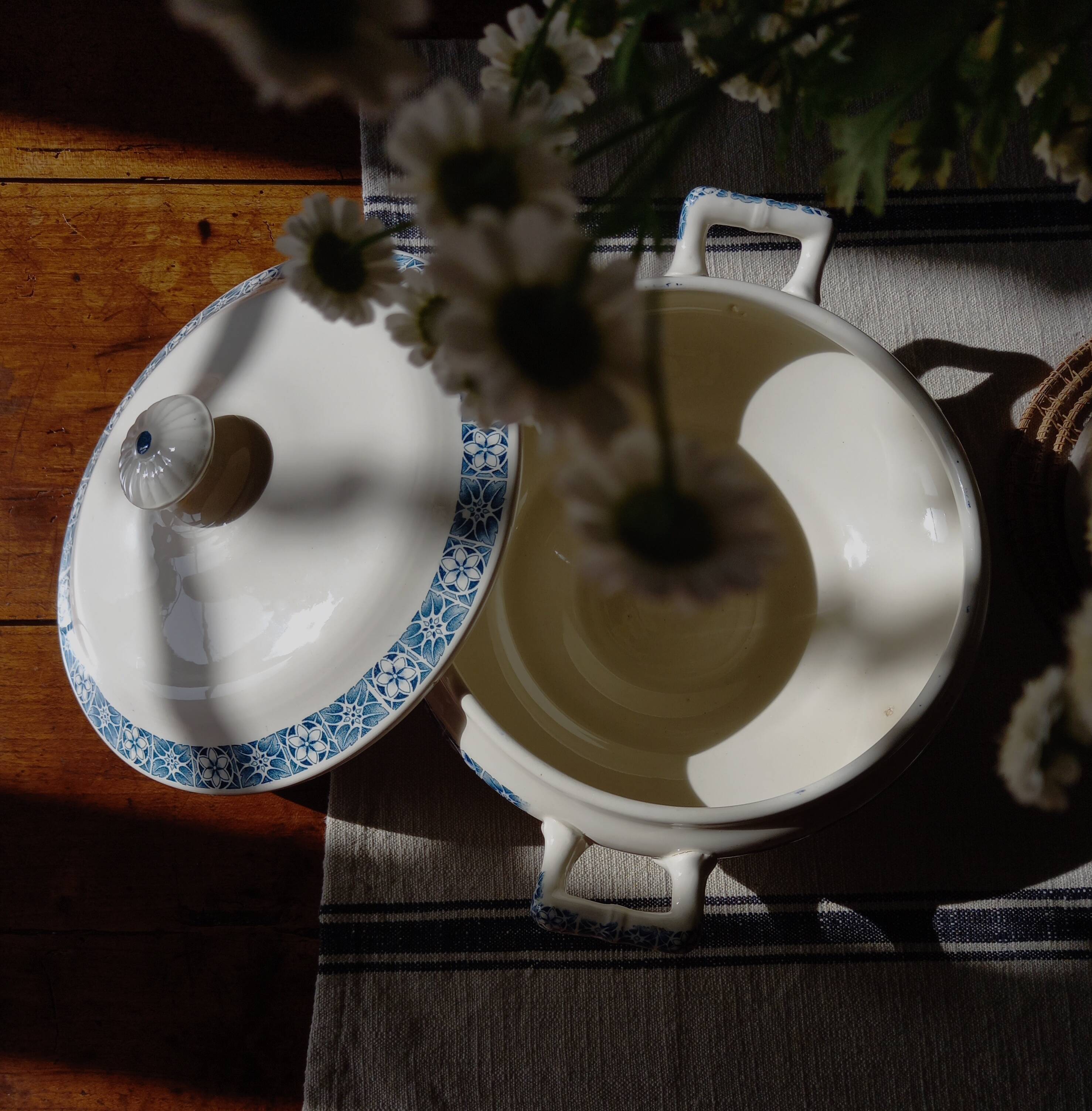 Ironstone soup tureen Longchamp "René"