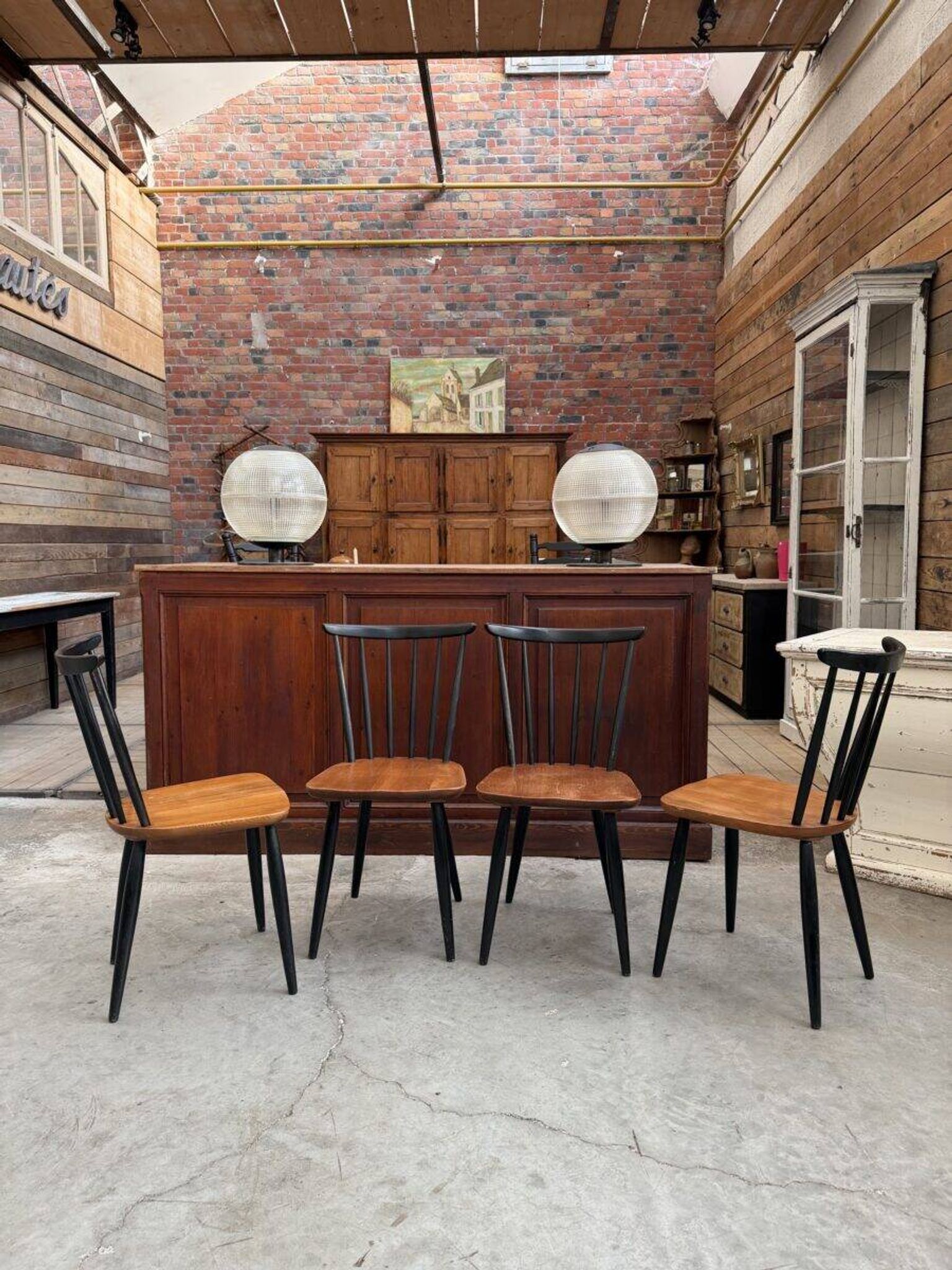 Suite de 4 chaises scandinaves