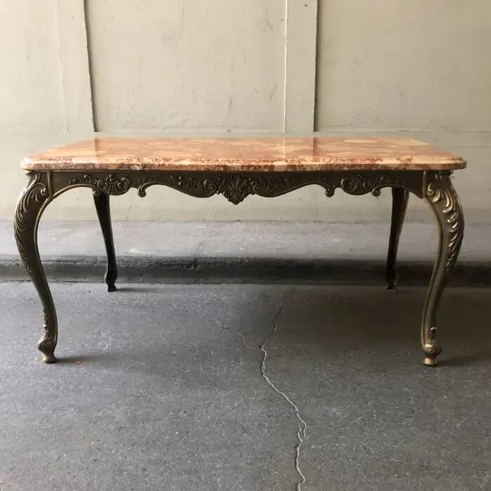 Table basse en marbre brèche