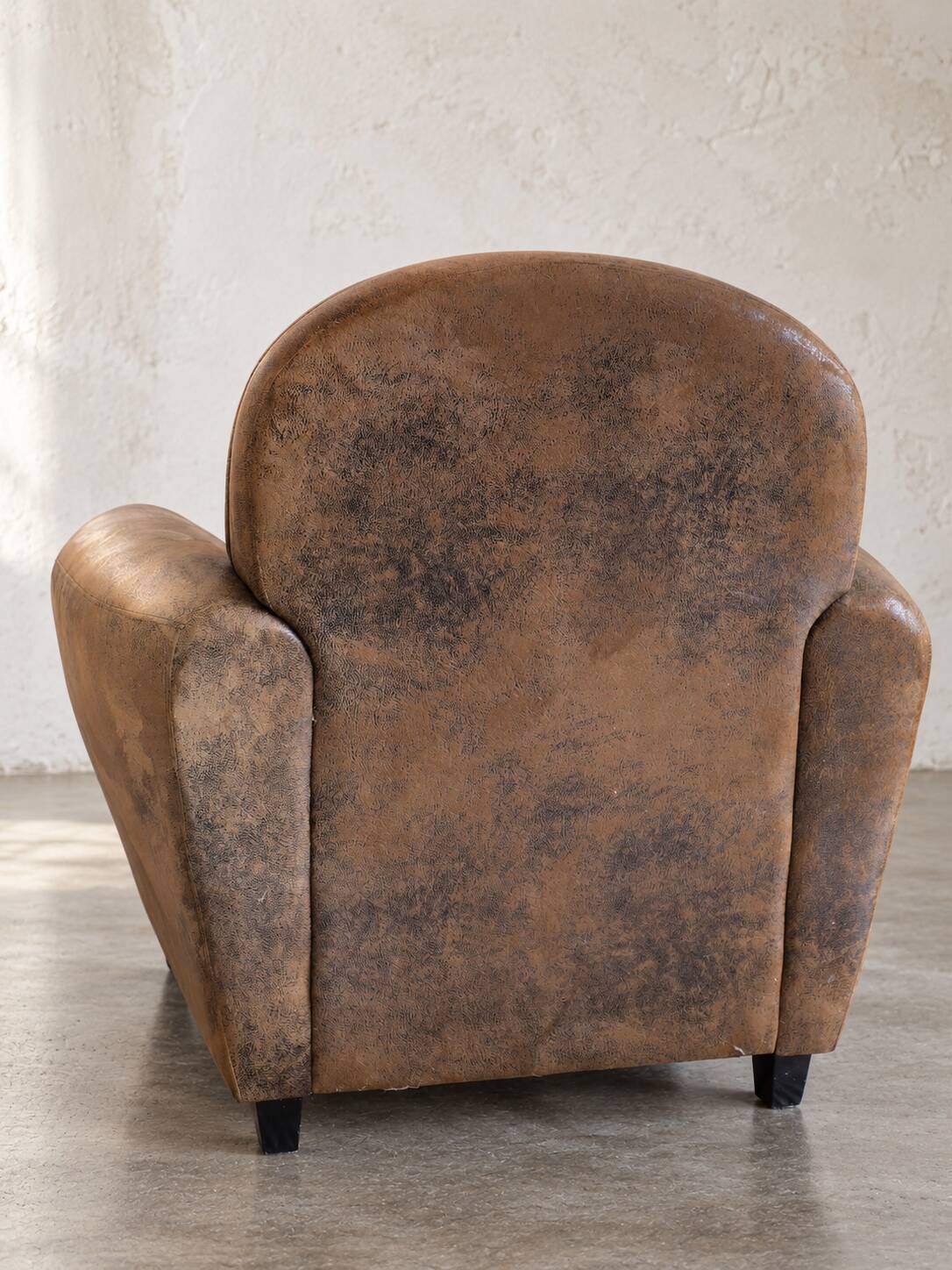Club armchair in suede effect
