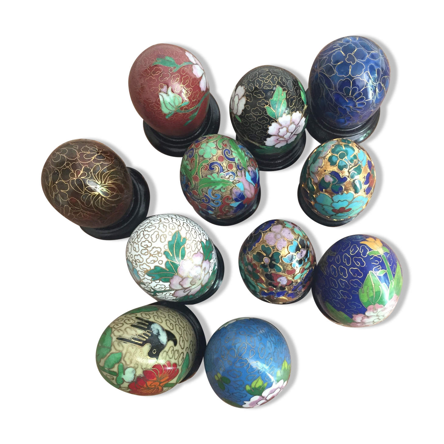 Batch of decorative partitioned eggs