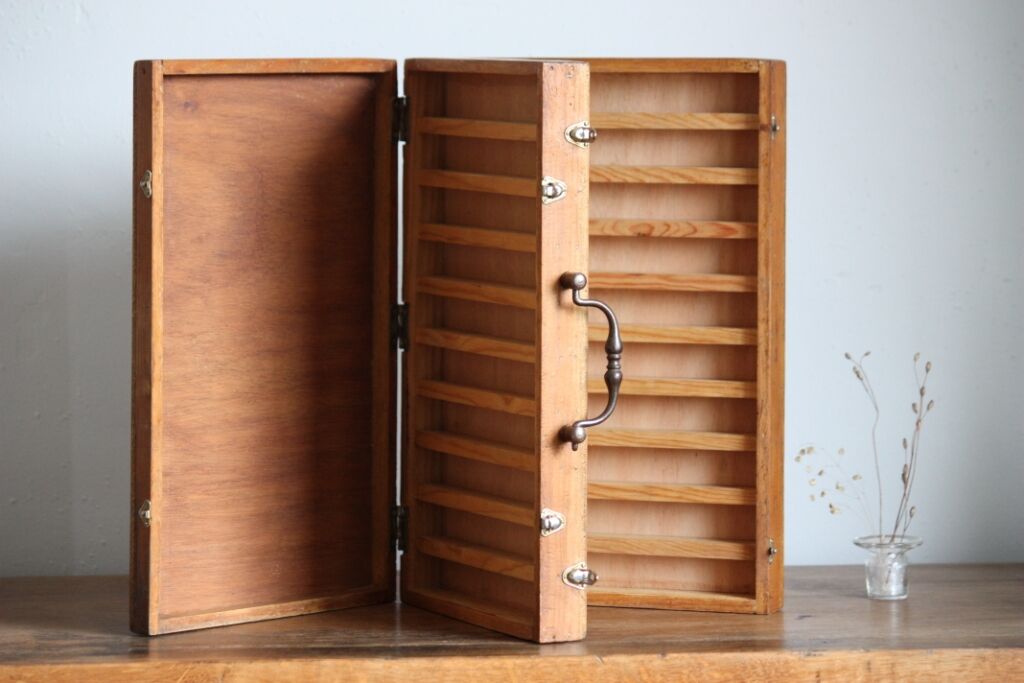 Boite de rangement en bois à fermoir