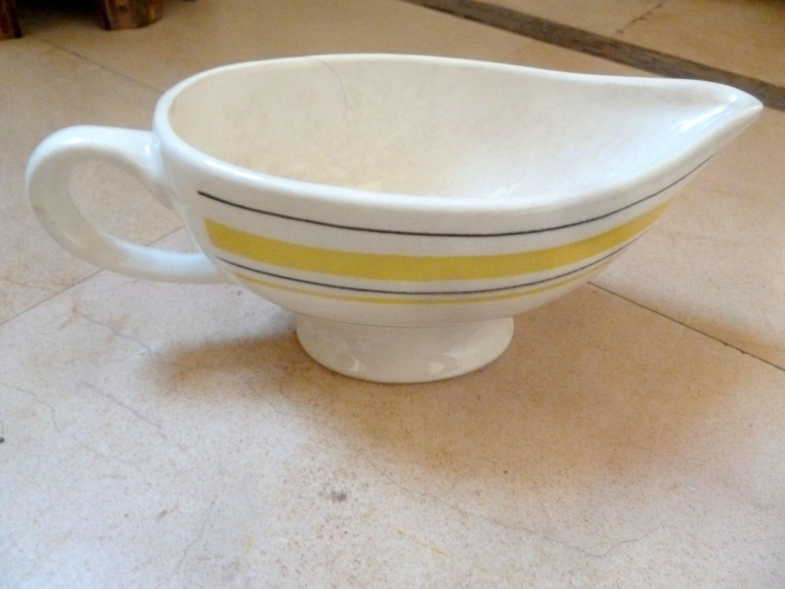 Service of ceramic plates Salins vintage Montreal yellow