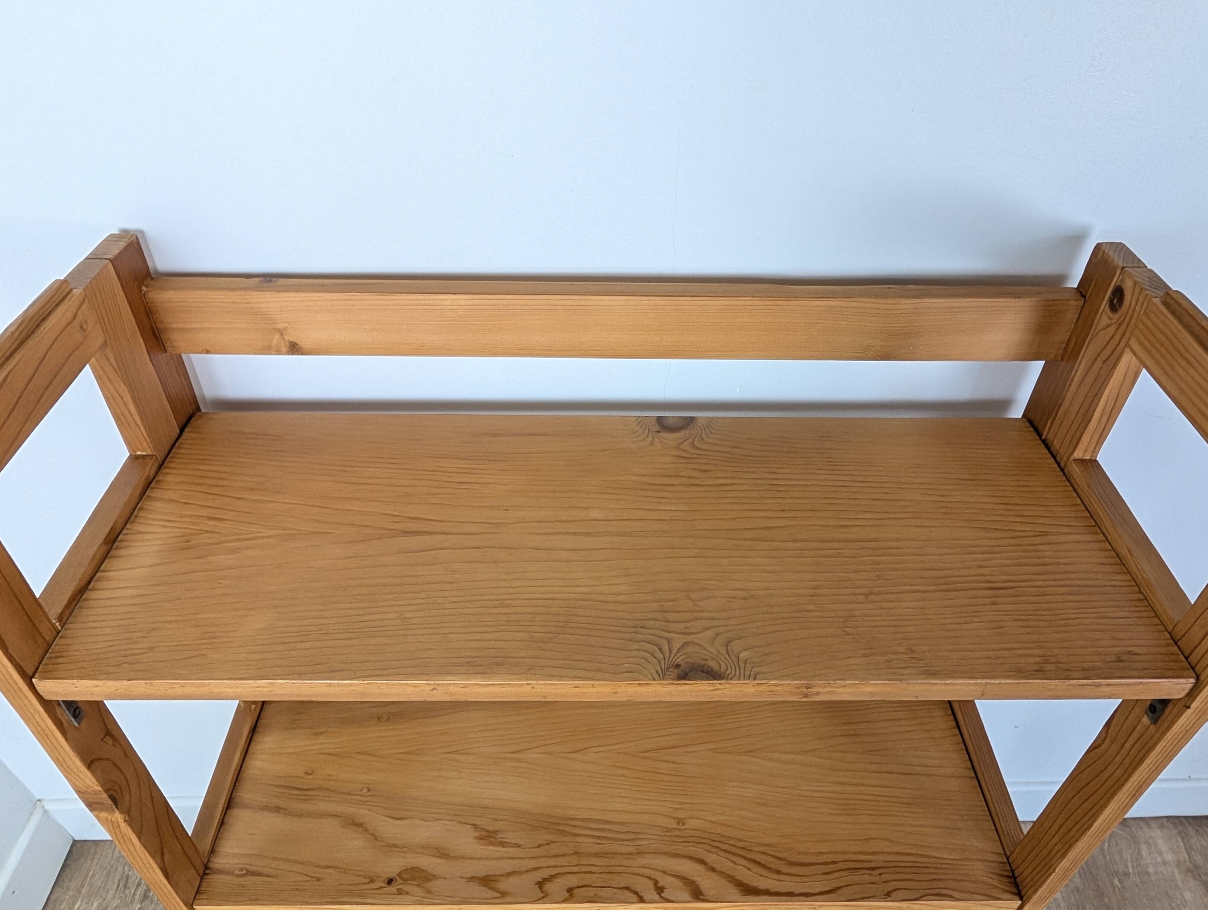 Folding bookcase shelf