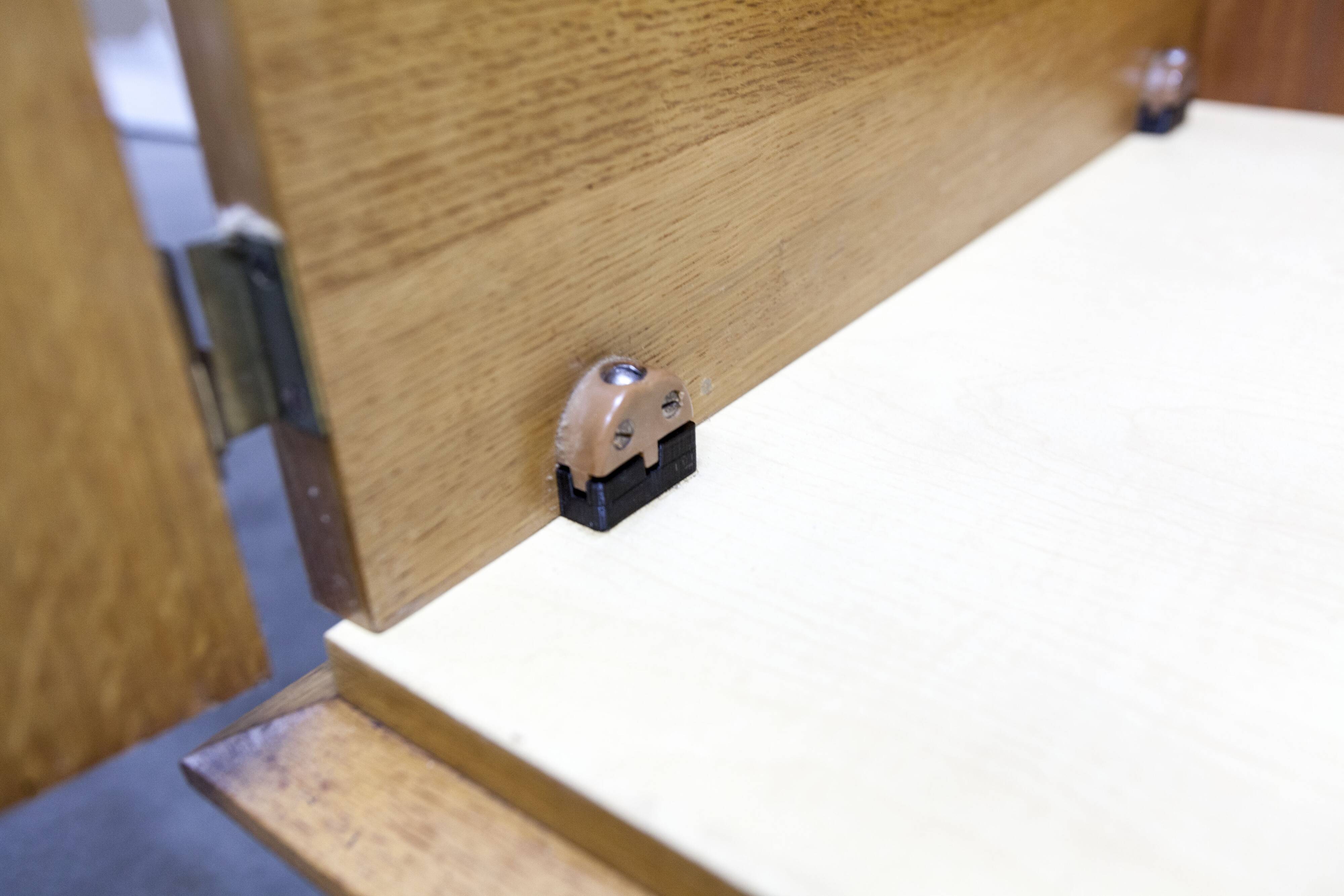 French wardrobe with tapered legs, 3 doors, 1 mirror (27*130), and 1 drawer.