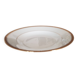 Rimmed soup plate