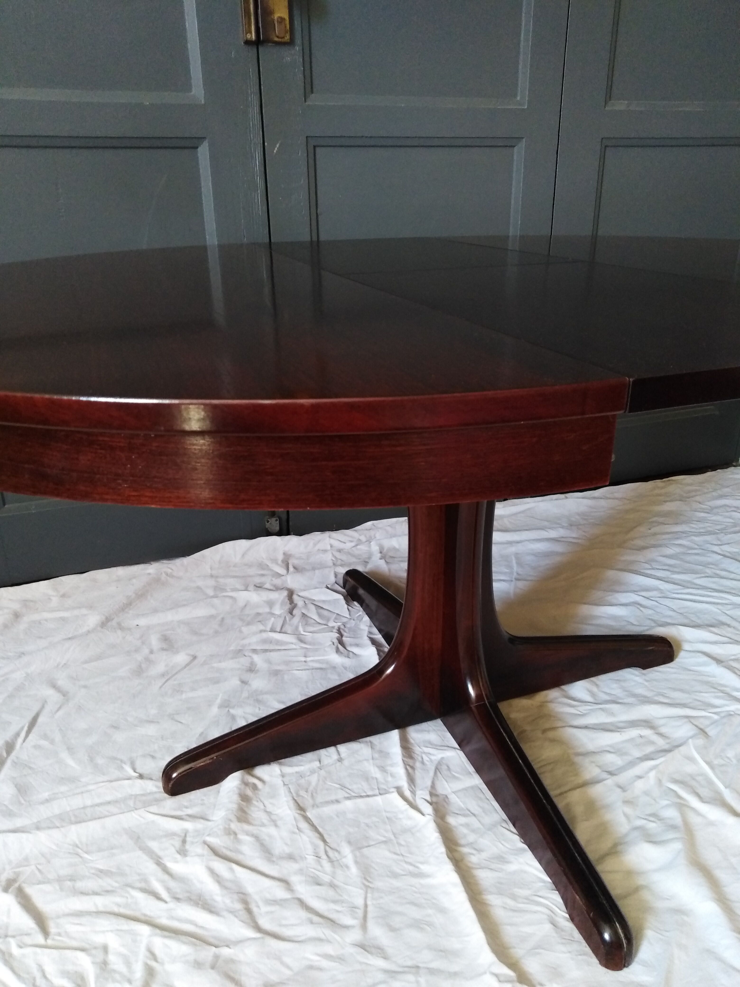 Baumann extended round table