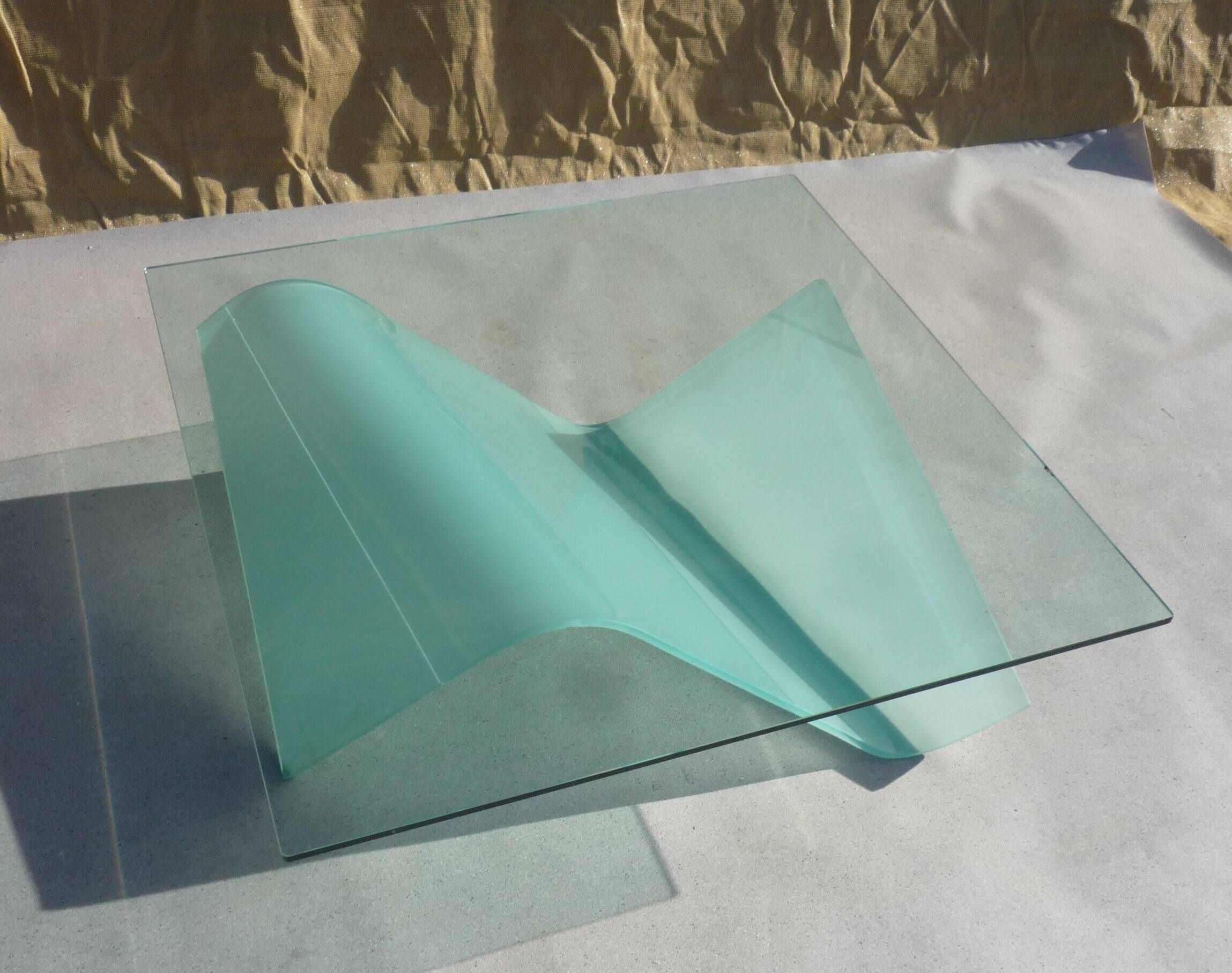 Table "sail" in curved glass by Dietmar Joester