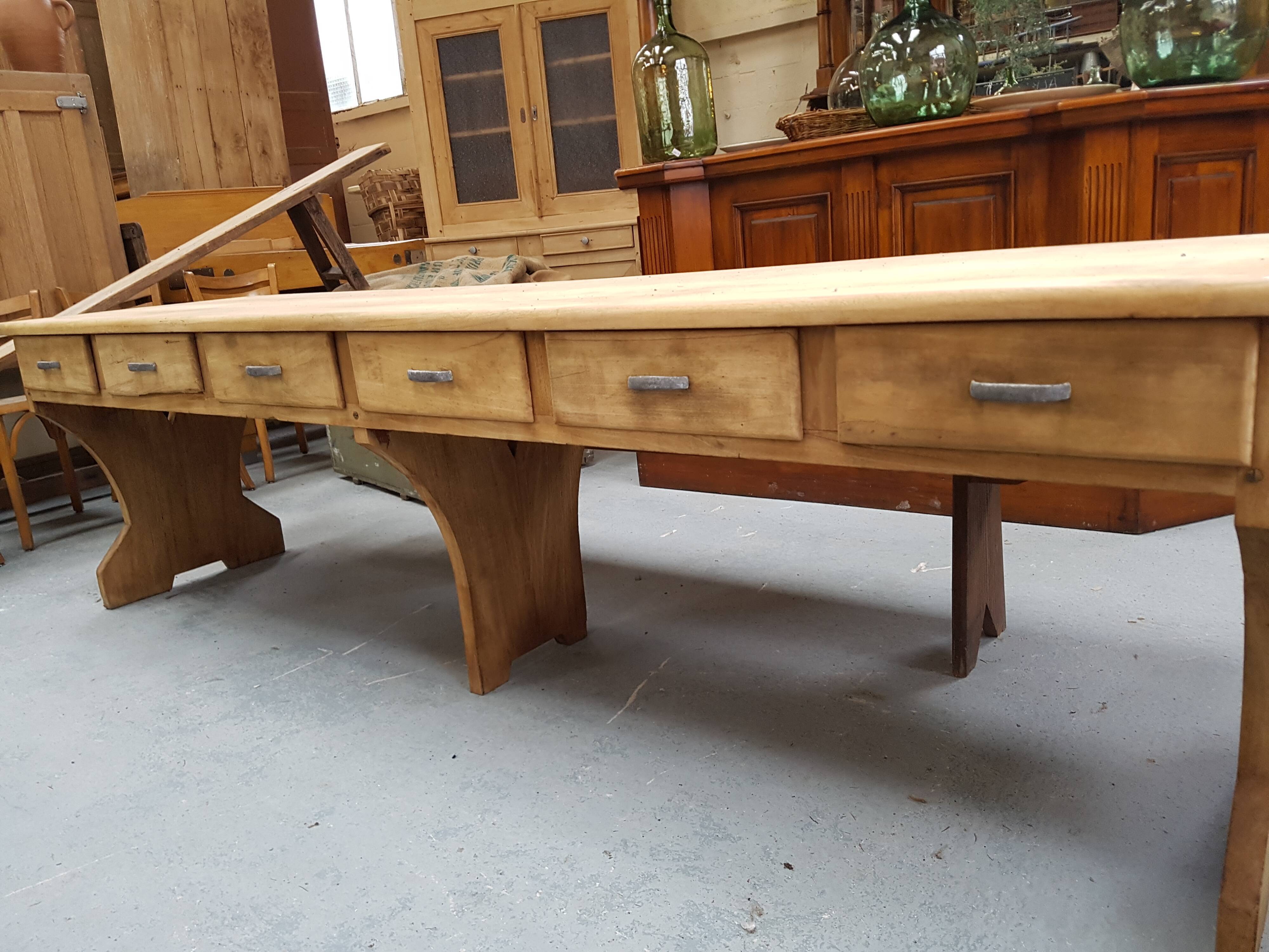 Table de couvent