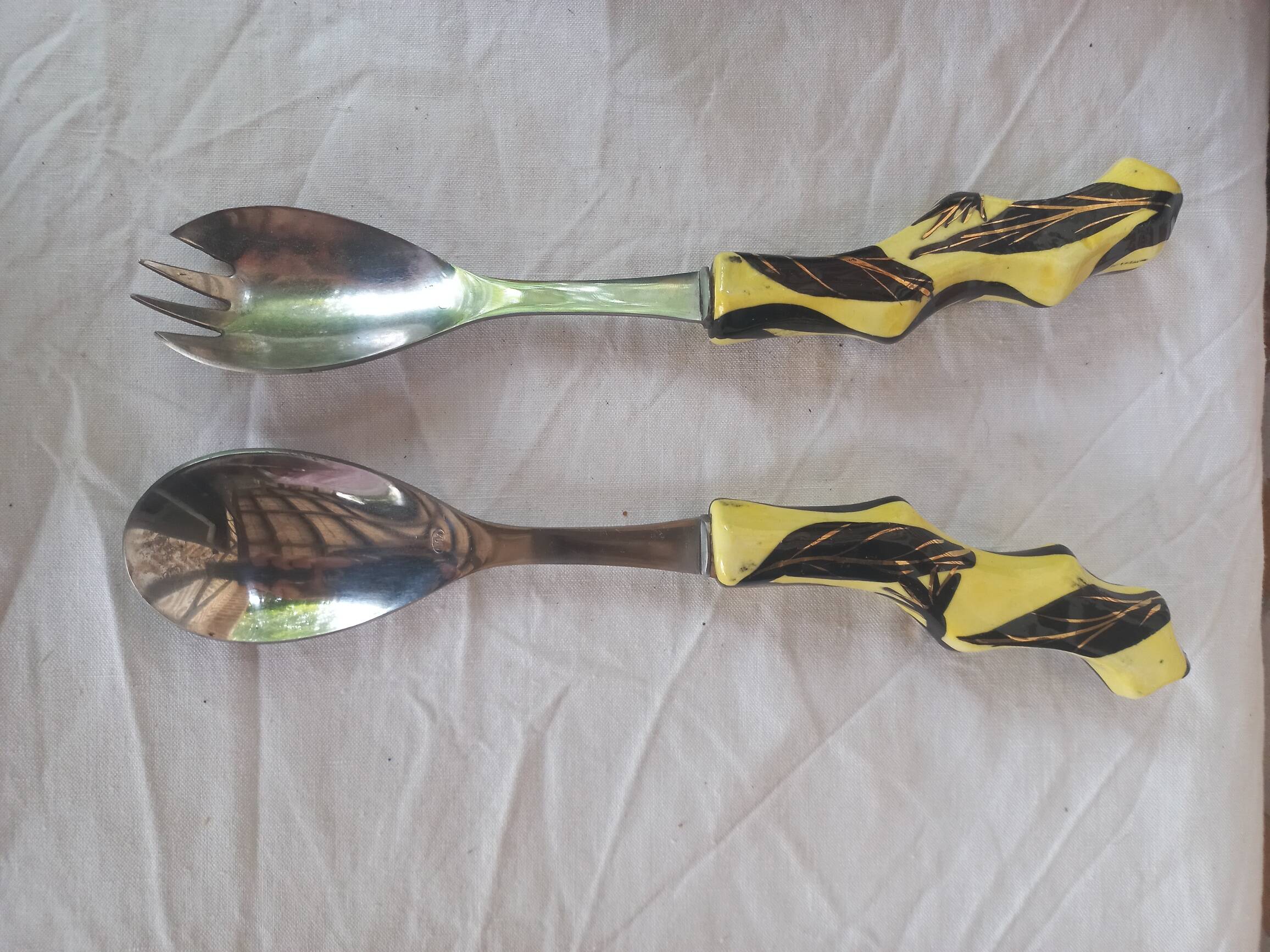 Vallauris salad bowl and serving utensils, signed Fase