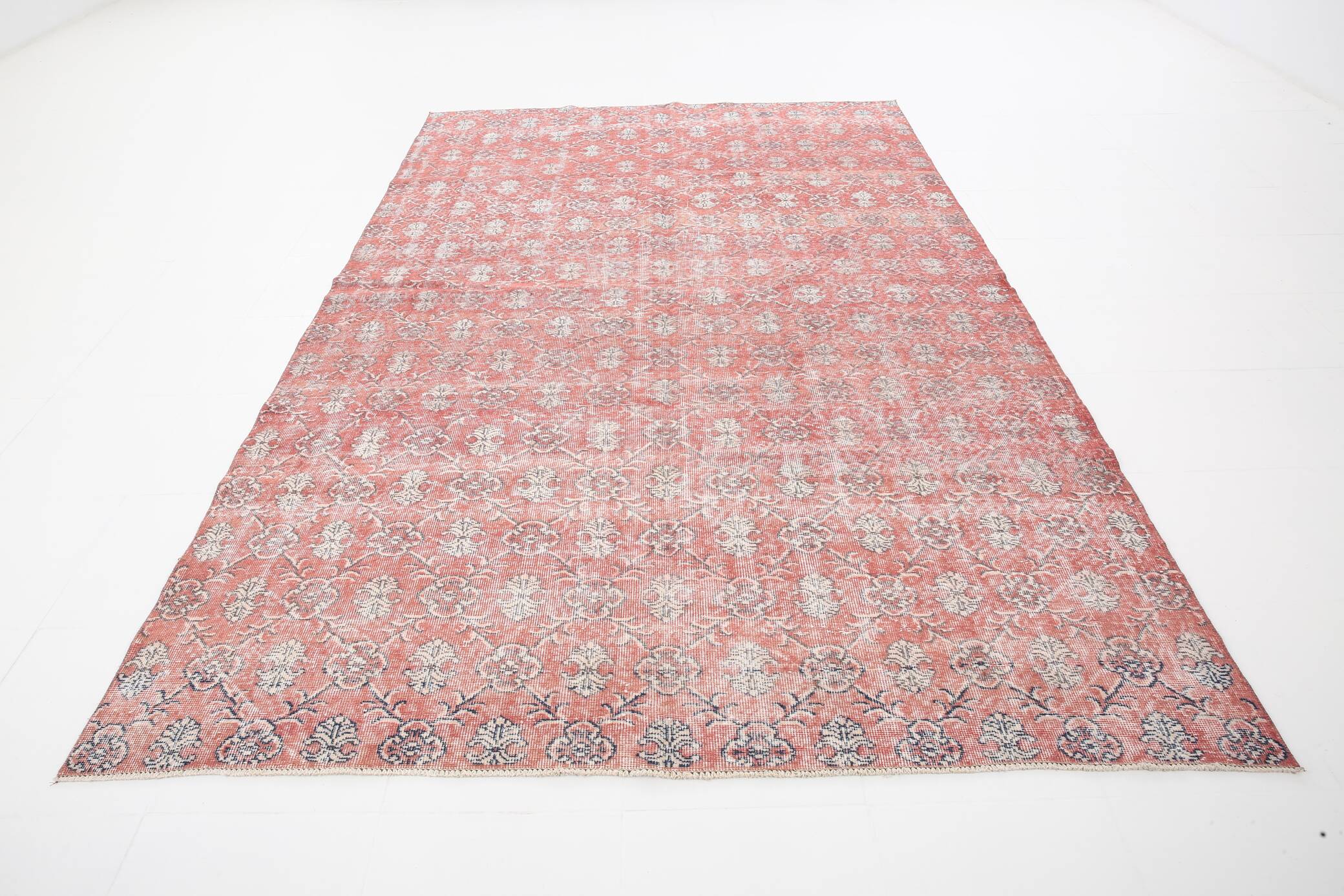 Pale red classic vintage rug, 215x335cm