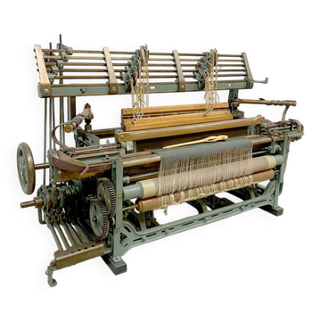 Métier à tisser ancien