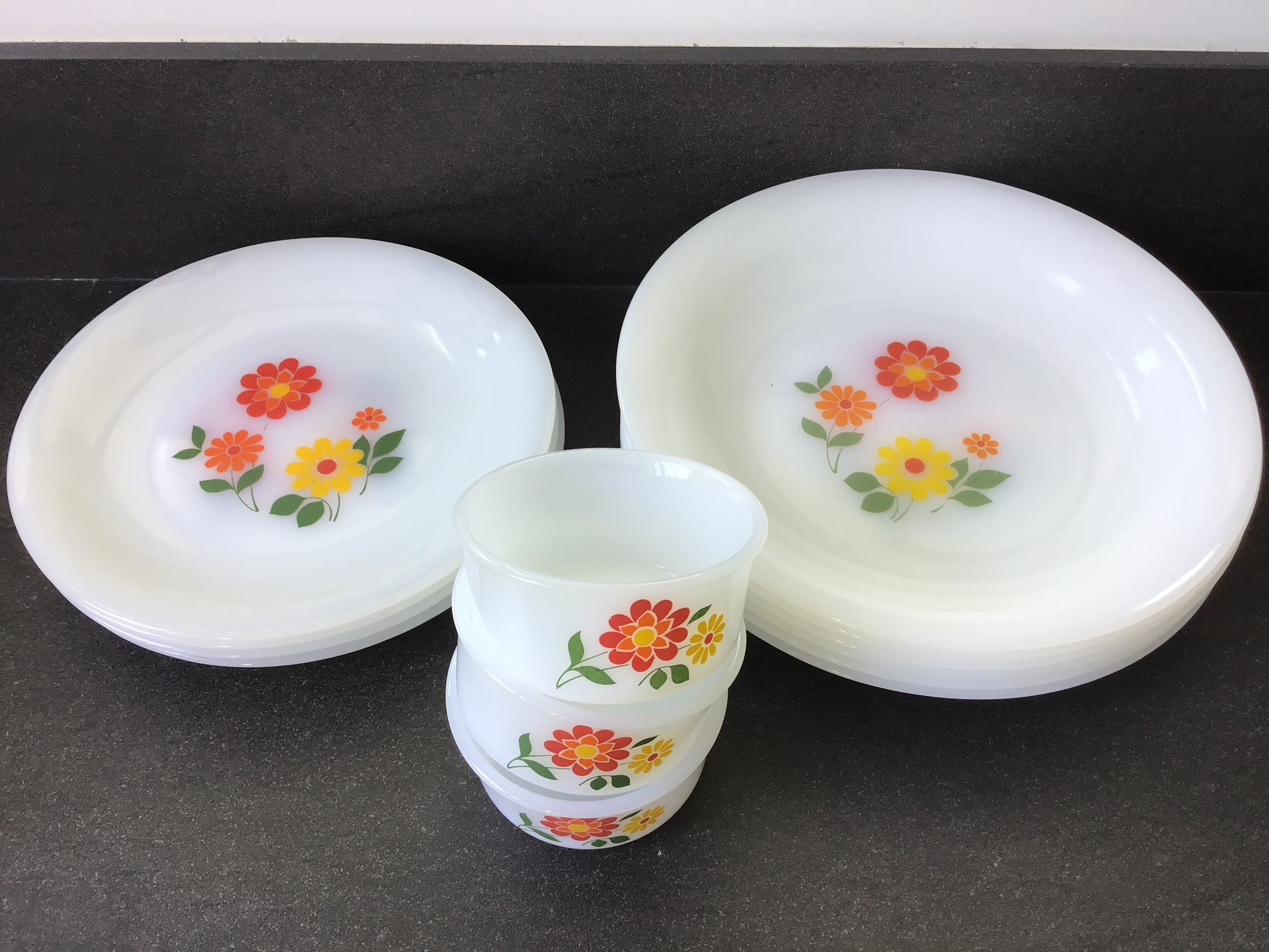 Set of 3 Arcopal ramekins, vintage décor red, orange, yellow flowers