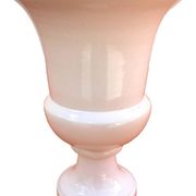 Vase sur piédouche en céramique blanche émaillée