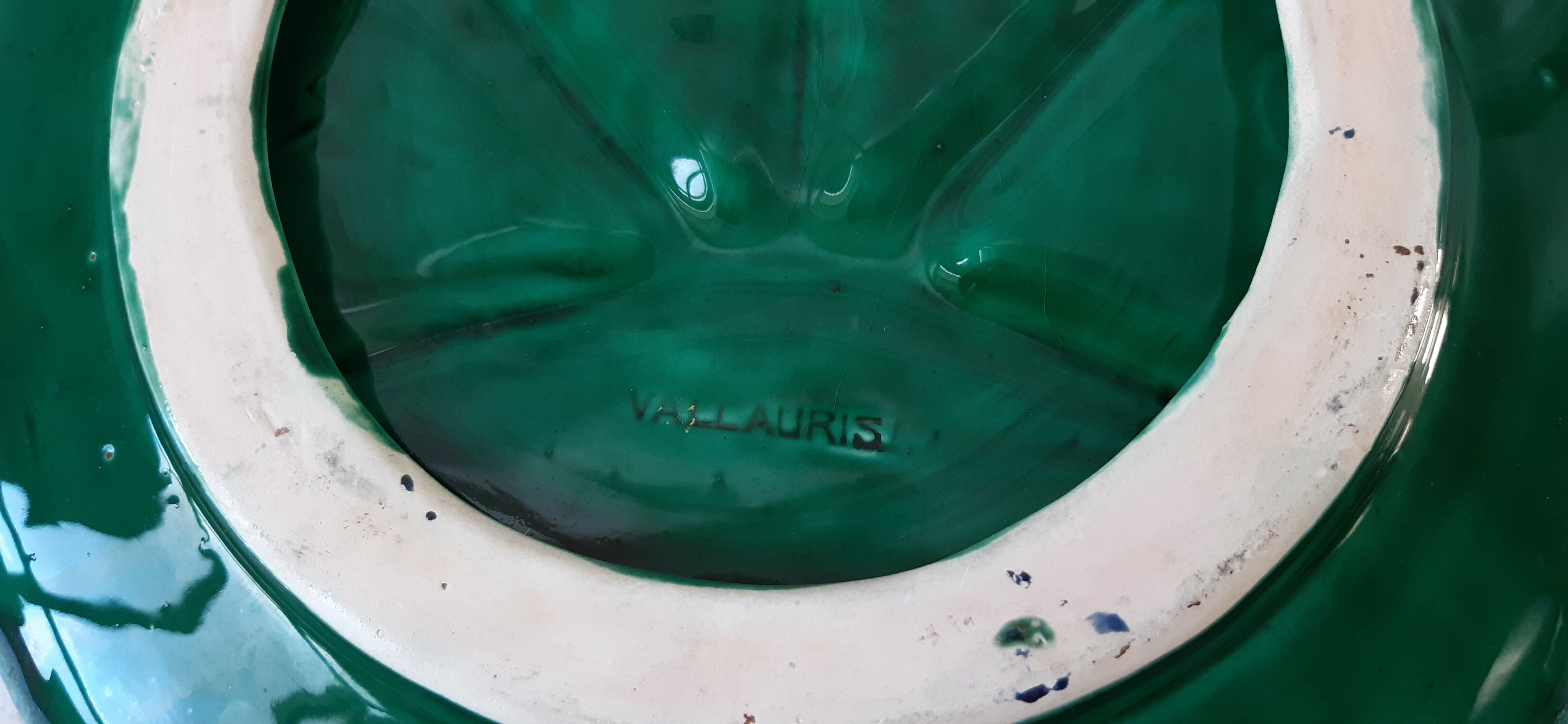Plat Vallauris en céramique vert années 50-60