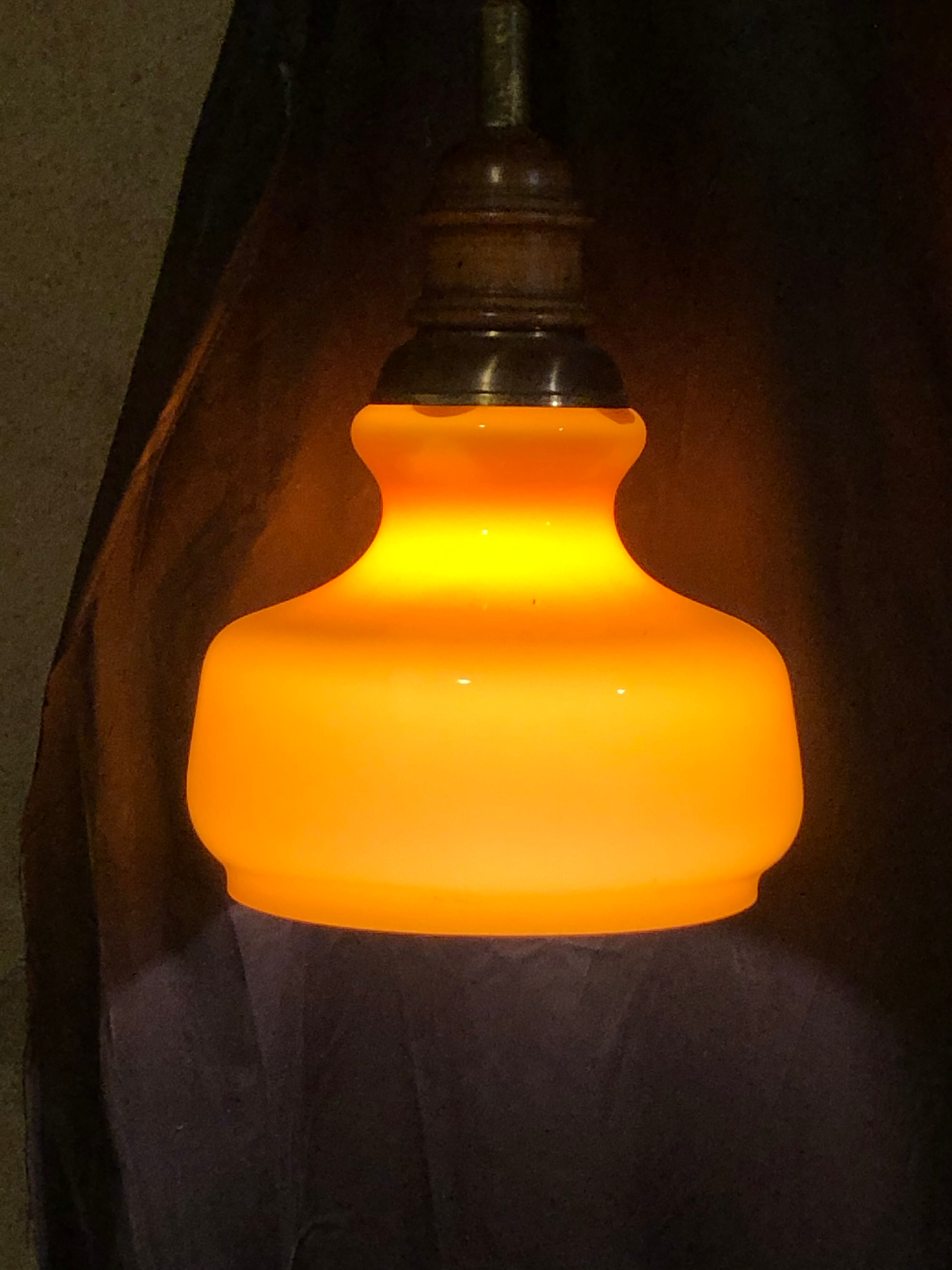 Suspension en verre opaline