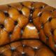 Canapé Chesterfield vintage serpentin de luxe en cuir restauré