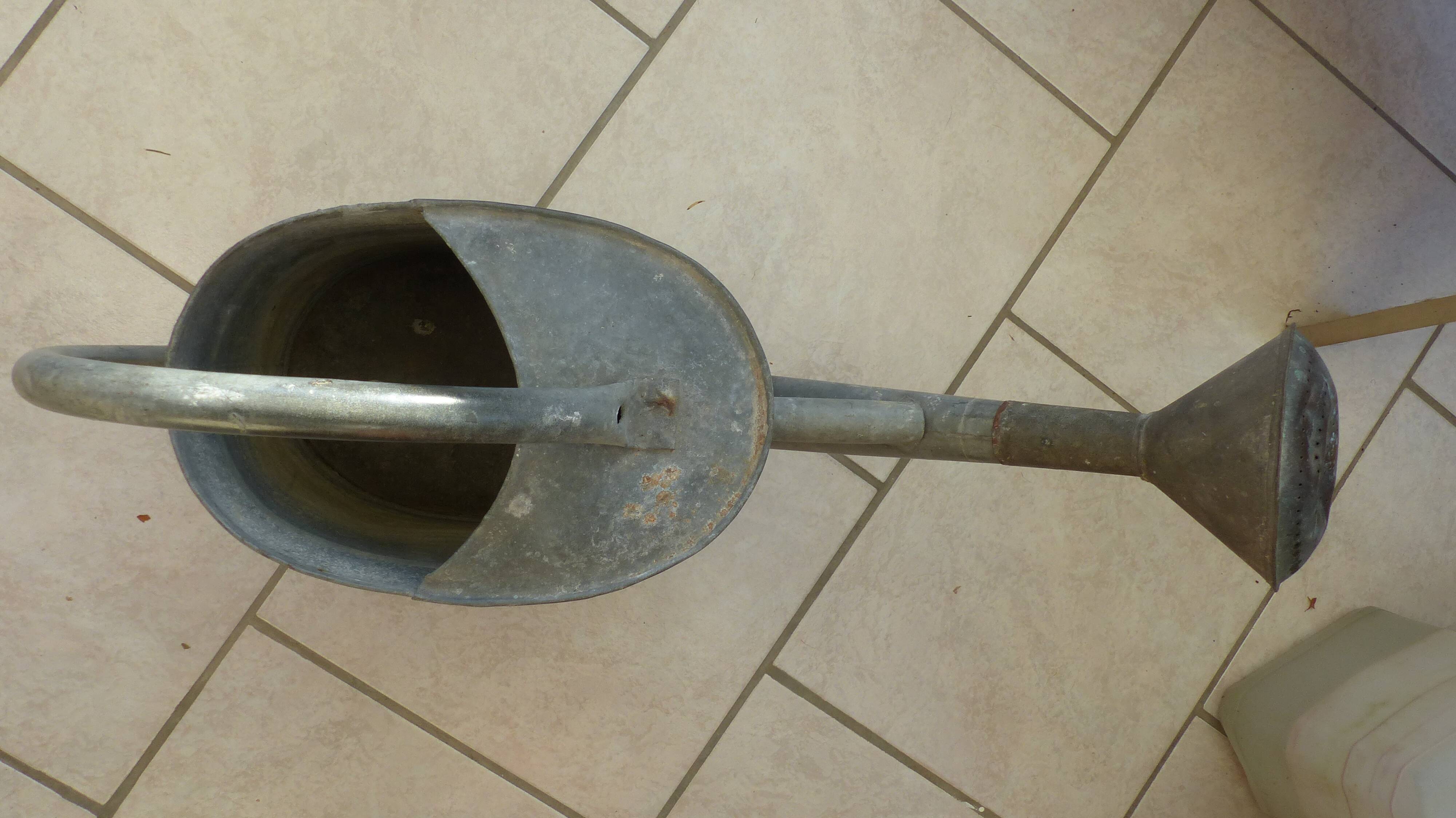 Zinc watering can