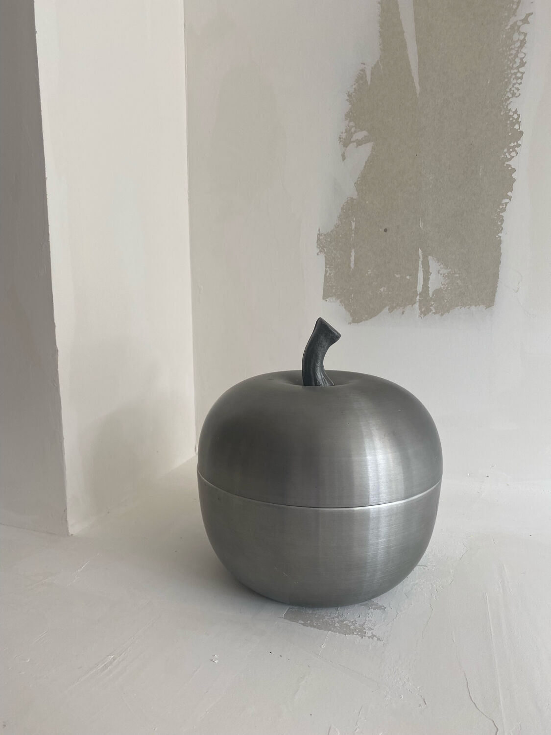 Vintage Italian ice cube apple