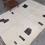 Beni Ourain carpet from the Atlas, made with traditional artisanal craftsmanship.