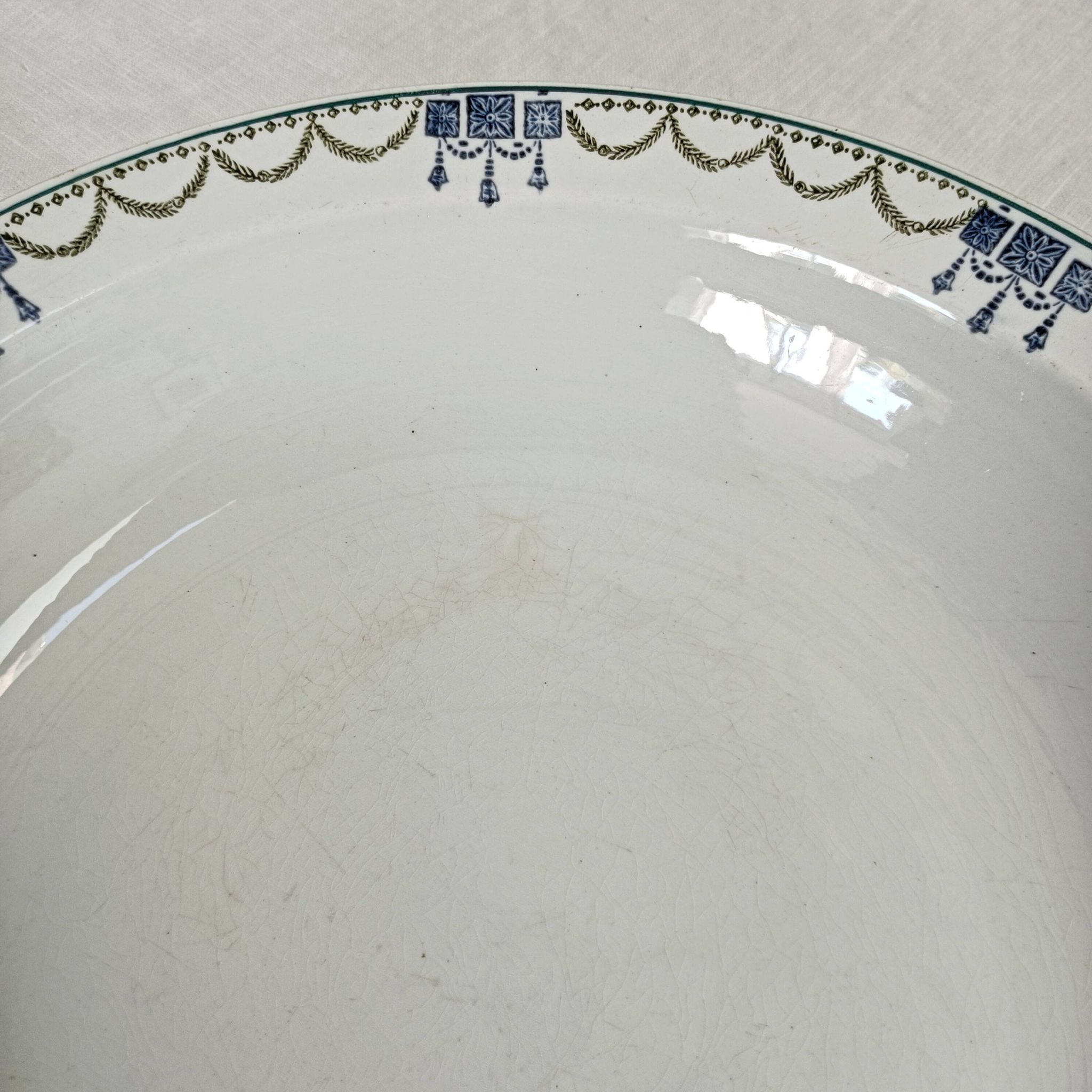Large hollow dish iron earth Company Amandinoise