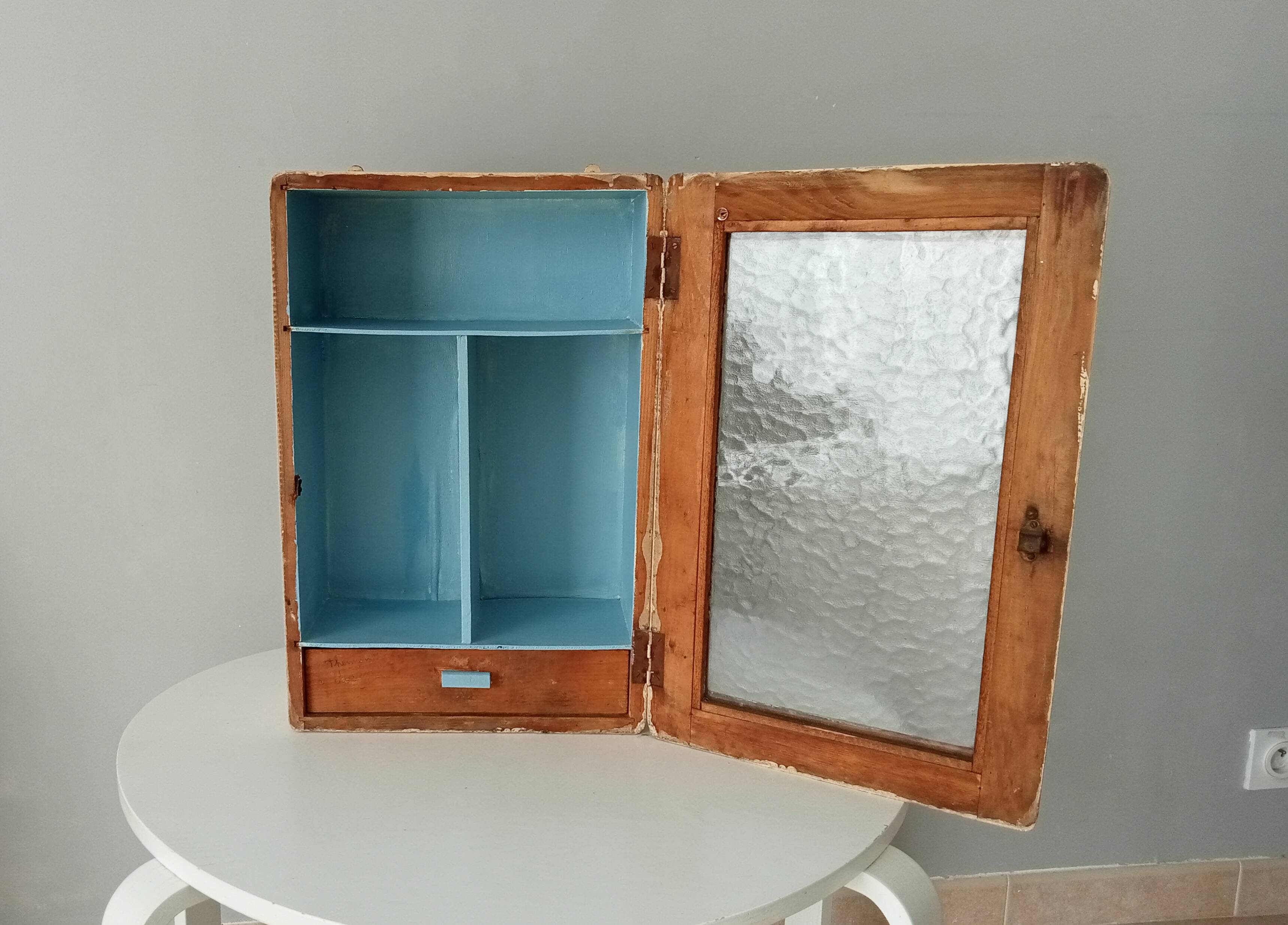 Glass medicine cabinet 50s