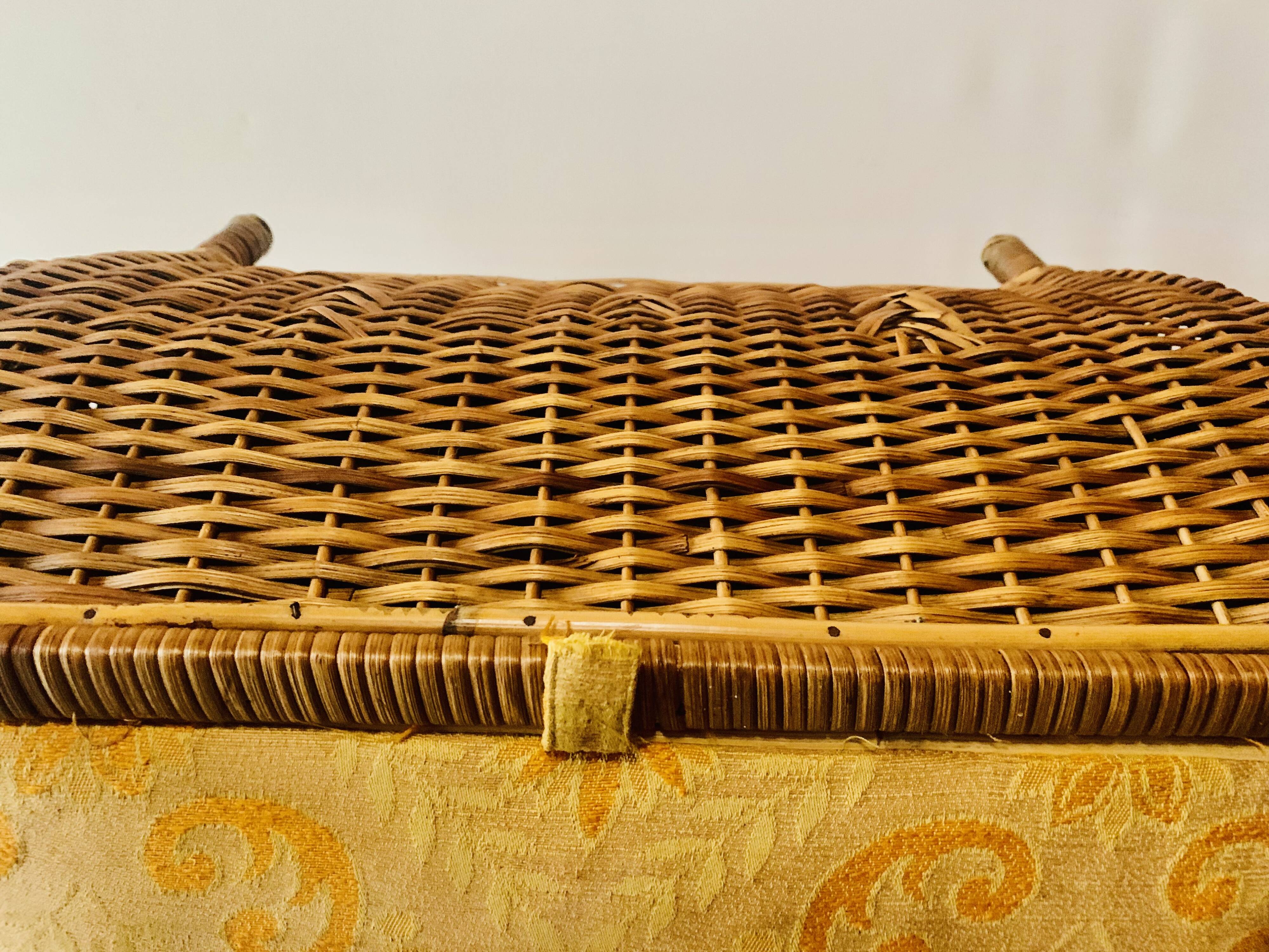 Grand panier à couture vintage en osier - tabouret en tissu matelassé - 1950